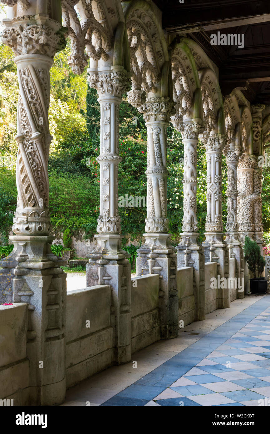 Colonnes de marbre sculpté, Santa Cruz do Buçaco Palace Hotel, ancien monastère des Carmélites, la forêt nationale de Bussaco, Mealhada, Beira Litoral, Portugal Banque D'Images