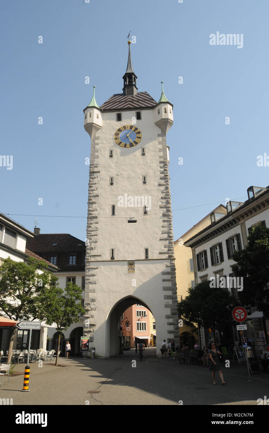 Suisse : l'horloge de la tour historique de la ville de Baden en Argovie Banque D'Images