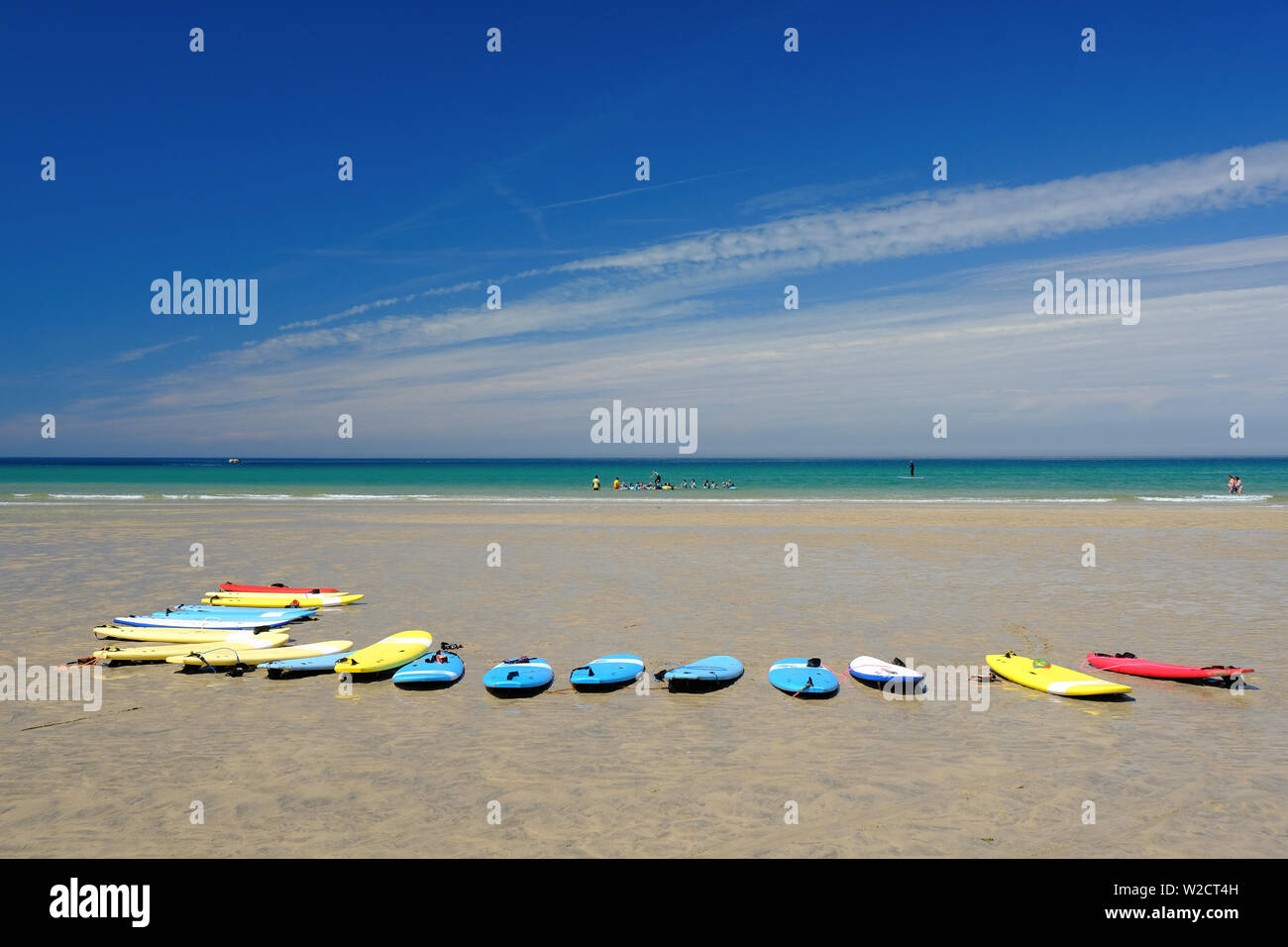 Planches alignées sur la plage de Cornwall Godrevy Banque D'Images