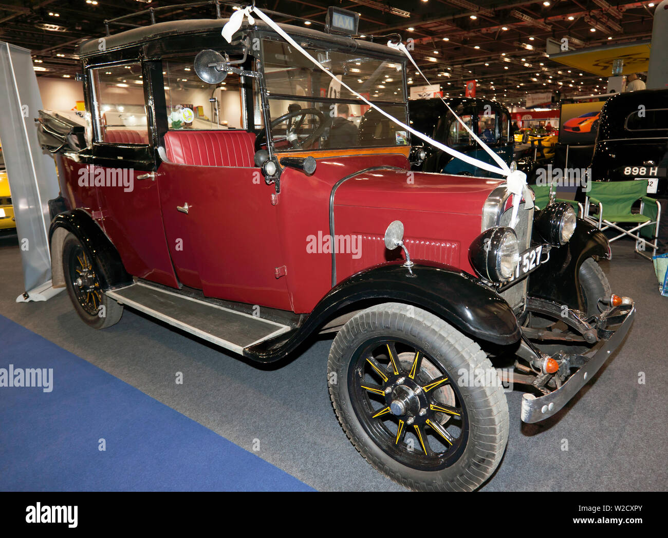 Un 1933 Austin 12/4 Taxi Laverie Chargeur faible, à l'affiche au Salon de voitures Londres 2019 Banque D'Images