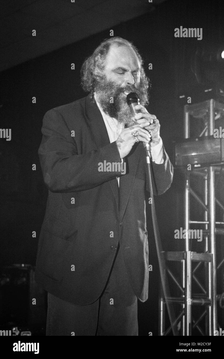Daniel Higgs en effectuant des Dipneustes à tous les parties de demain 27 mars 2004, Camber Sands, seigle, West Sussex, Angleterre, Royaume-Uni. Banque D'Images