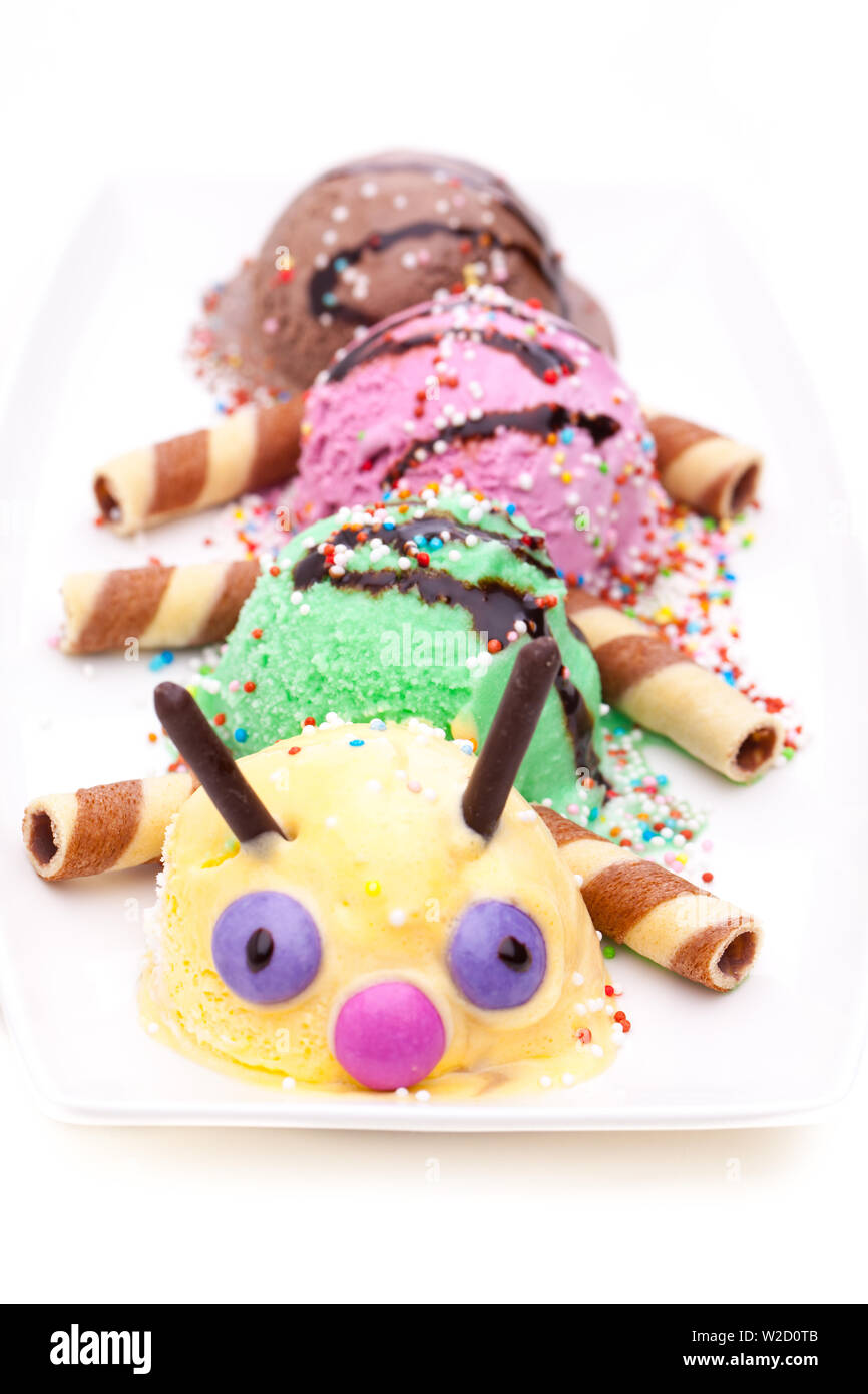 Coupe de glaces sundae kids : ' La glace ' Caterpillar Banque D'Images