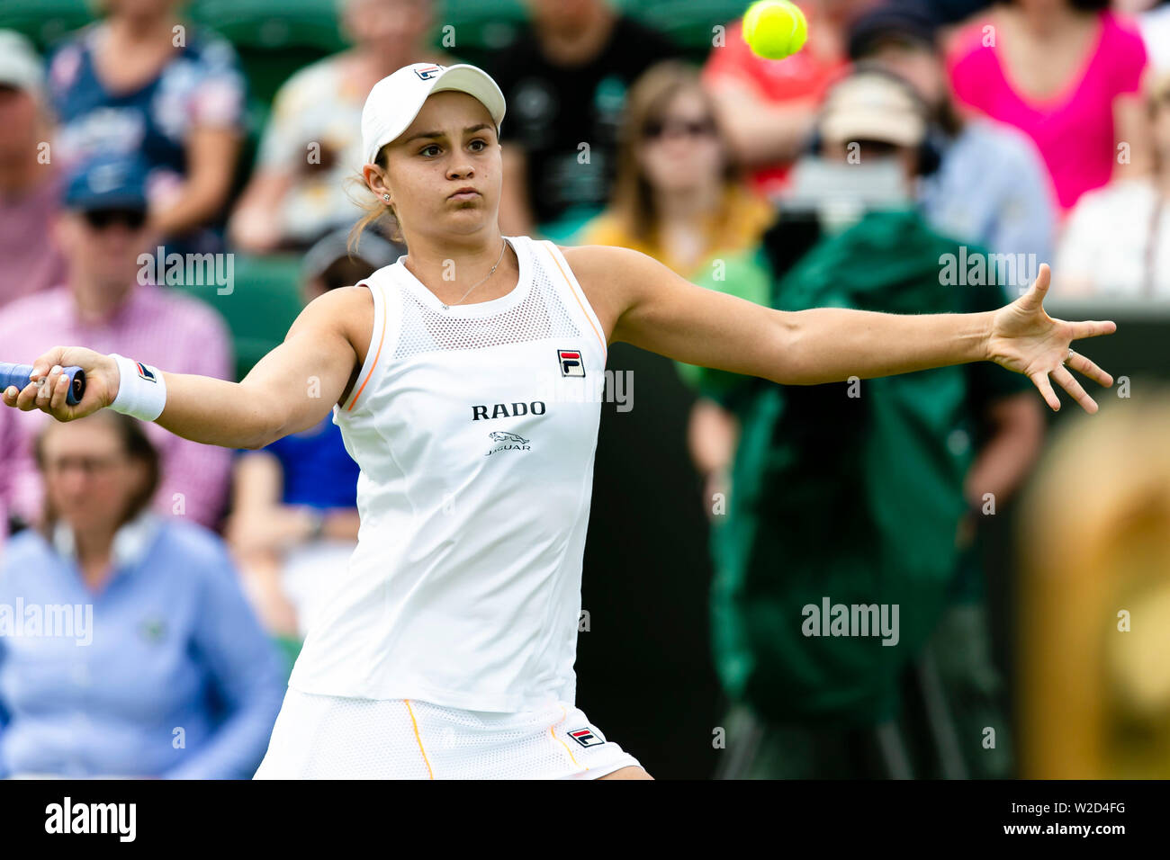 Londres, Royaume-Uni, le 8 juillet 2019 : numéro un mondial Ashleigh Barty d'Australie est en action au cours du 4ème cycle au jour 7 au tennis de Wimbledon 2019 au All England Lawn Tennis et croquet Club à Londres. Crédit : Frank Molter/Alamy live news Banque D'Images