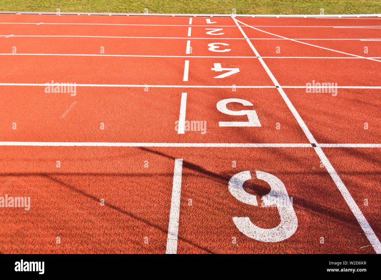 Détail d'une piste de course avec des nombres et des allées Banque D'Images