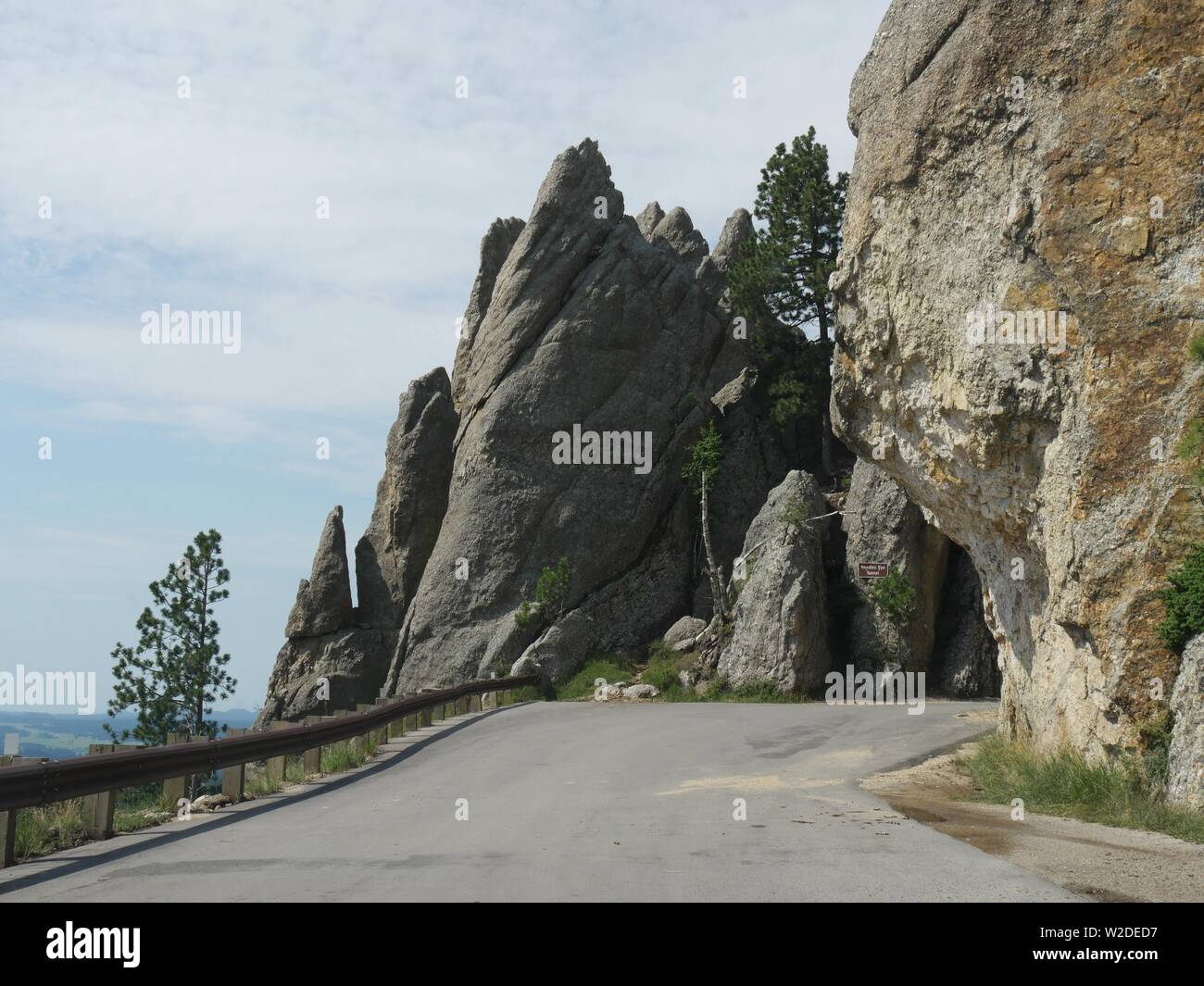Approche de l'entrée de l'aiguille, tunnel, l'une des meilleures attractions de la route d'aiguilles dans le Dakota du Sud. Banque D'Images