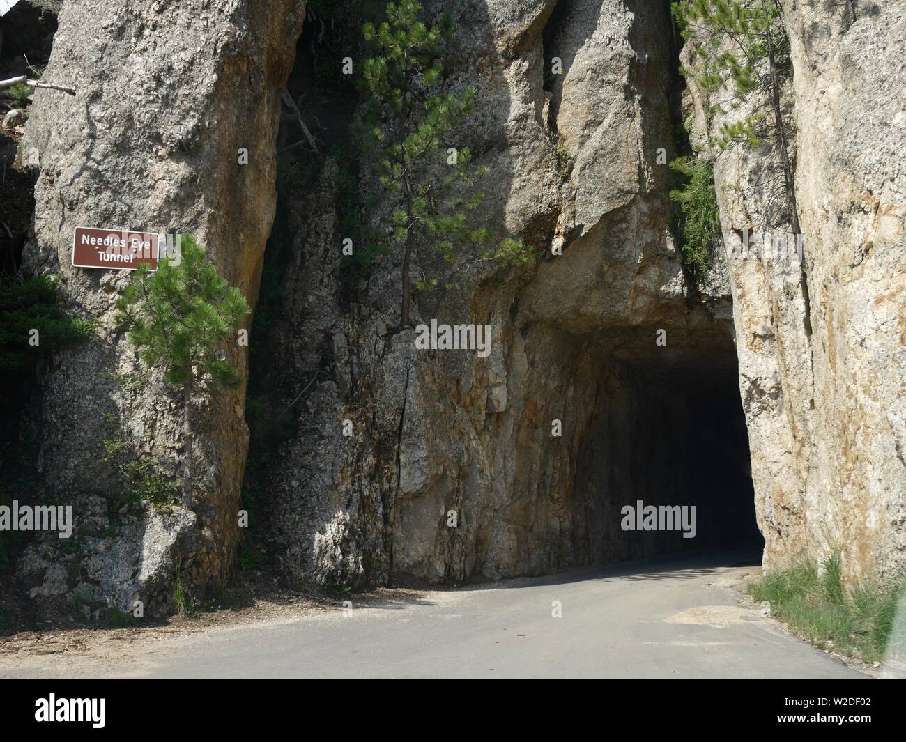 Entrée du tunnel de l'Oeil de l'aiguille, l'une des meilleures attractions à Needles Highway dans le Dakota du Sud. Banque D'Images