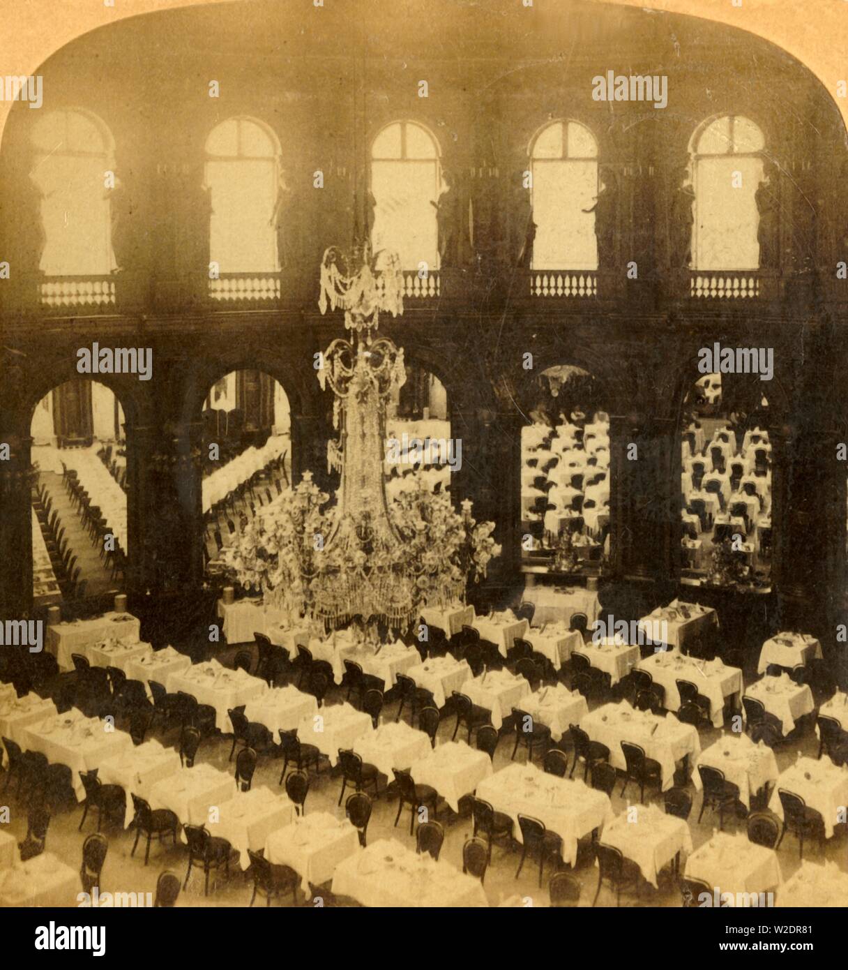 'Dining Saloon, Grand Hotel, Paris, France, 1904. Organisateur : Bert Underwood. Banque D'Images