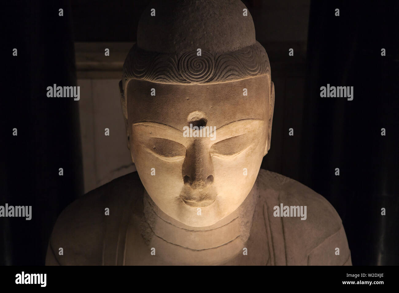 Londres, Royaume-Uni - 21 décembre 2018 : le Bouddha Amitabha de Hancui affiché dans le Bristish Museum, Londres, Royaume-Uni. Banque D'Images