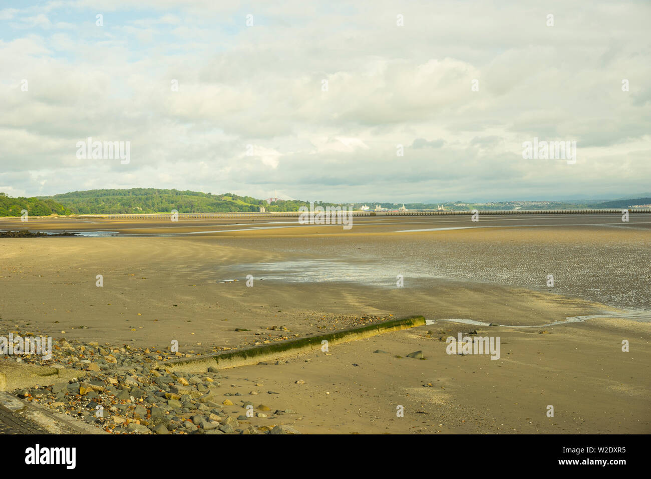 Cramond Causeway et Cramond Island dans le Firth of Forth, Édimbourg, Écosse, Royaume-Uni. Banque D'Images