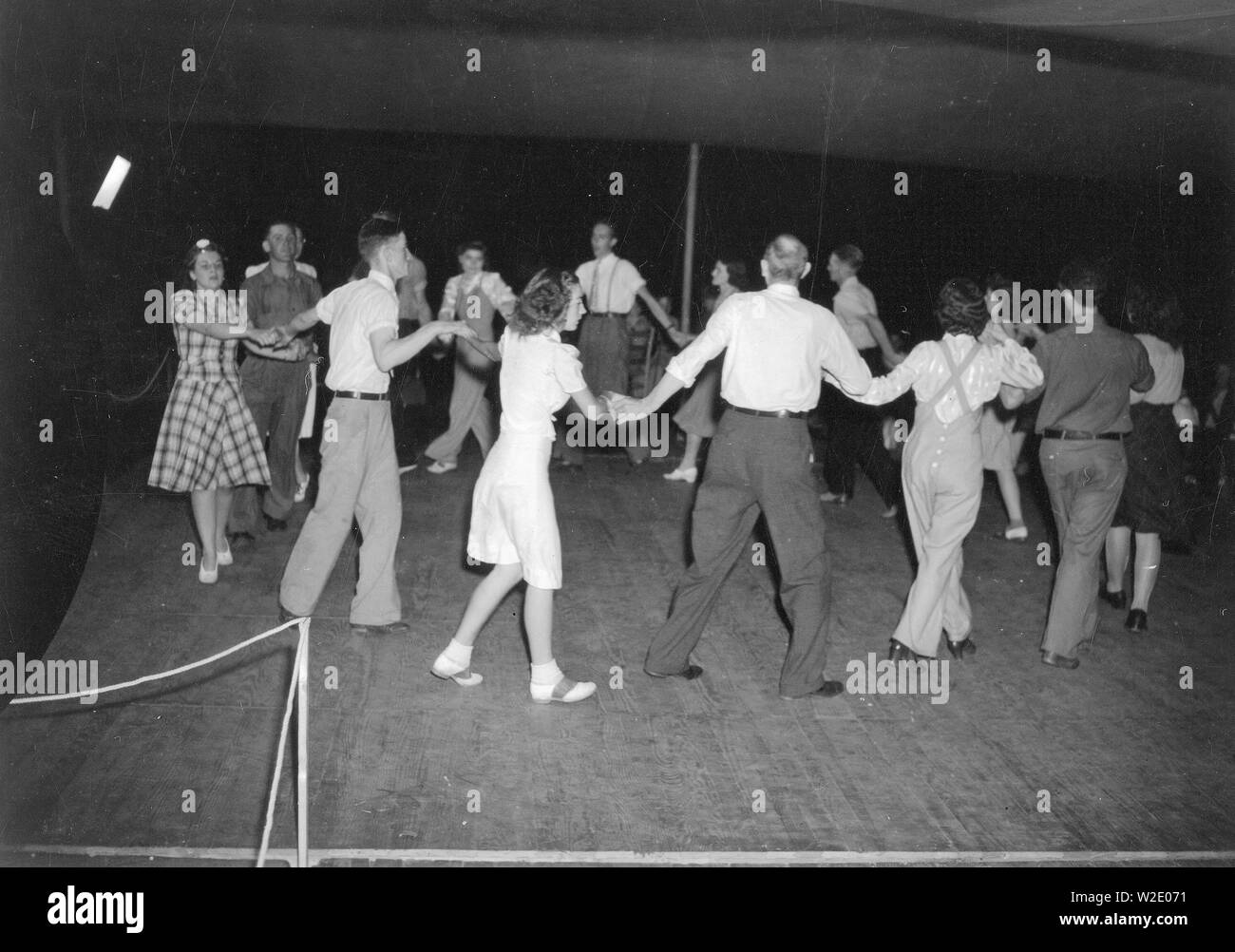 Pidgeon River Square Dance danser à l'équipe de Mountain Music Festival, Asheville, Caroline du ca. 1938-1950 Banque D'Images