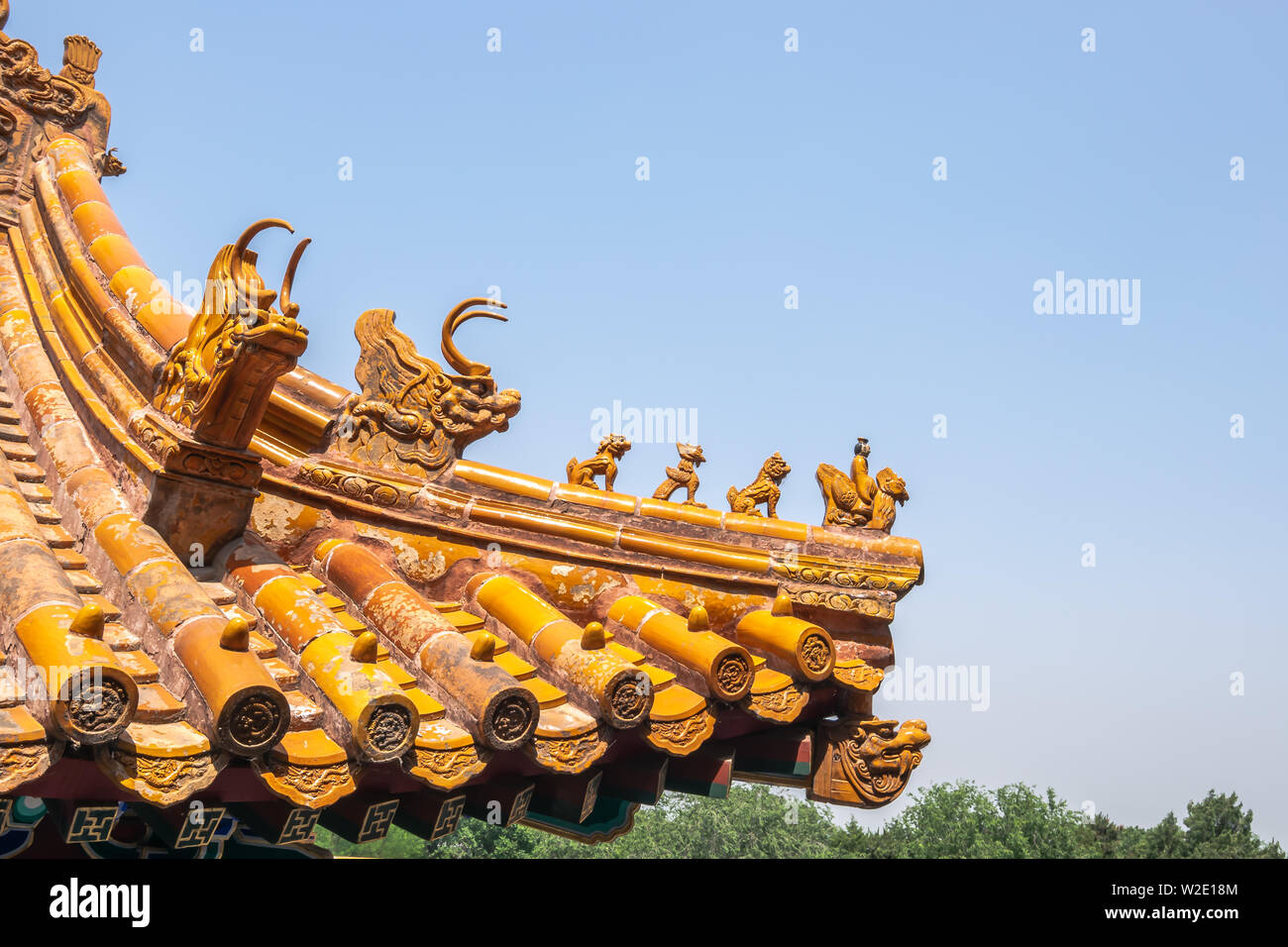 Le caractère iconique des décorations de toit impérial chinois, le toit du bâtiment de la Cité interdite à Pékin, Chine Banque D'Images