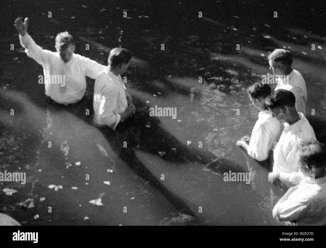 Baptême près de Mineola, New York ca. L'été 1935 Banque D'Images