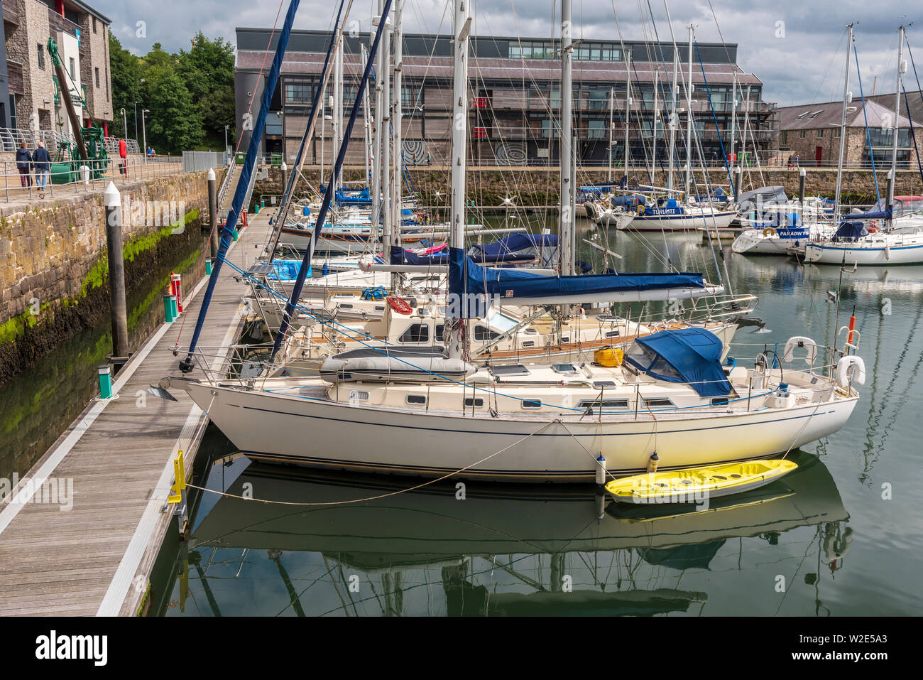 Caernarfon. Le Nord du Pays de Galles. Victoria Harbour Banque D'Images