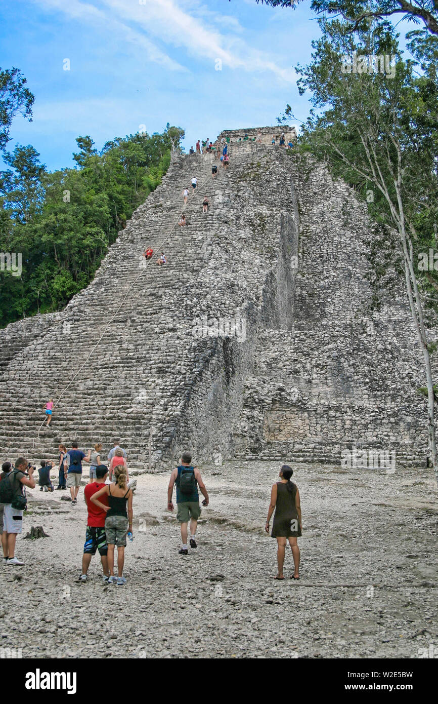 Coba, Mexique - circa 2010. Coba est une ancienne ville maya de la péninsule du Yucatán, situé dans l'état Mexicain de Quintana Roo. Nohuch mul Banque D'Images