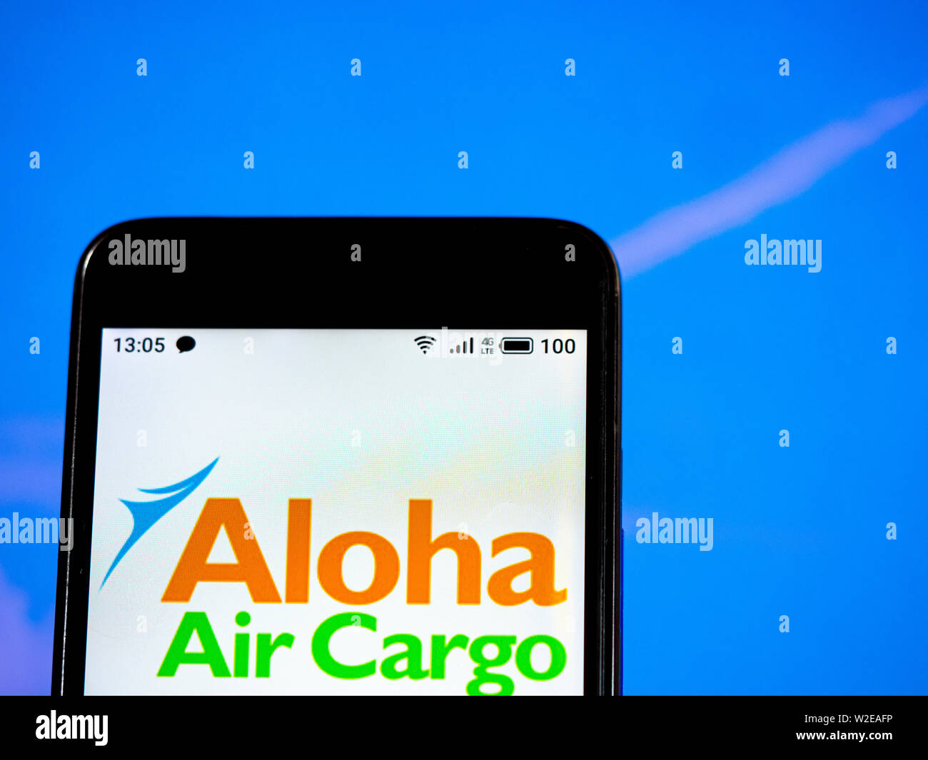 Sur cette photo, illustration l'Aeko Kula, Inc., opérant sous le nom de Aloha Air Cargo logo est vu affichée sur un smartphone Banque D'Images