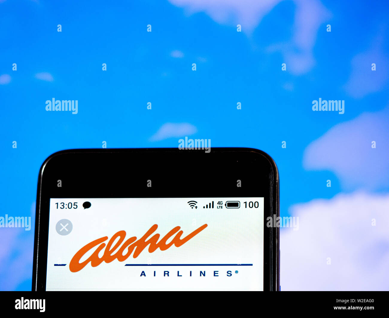 Sur cette photo, illustration, l'Aloha Airlines logo est vu affichée sur un smartphone Banque D'Images