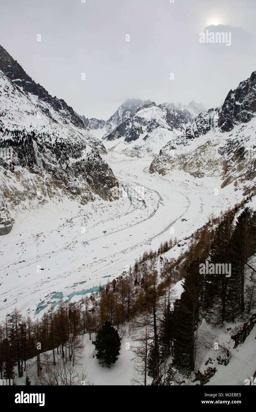 En vertu de la vallée de la Mer de Glace massif du Mont Blanc en français Alsp Banque D'Images