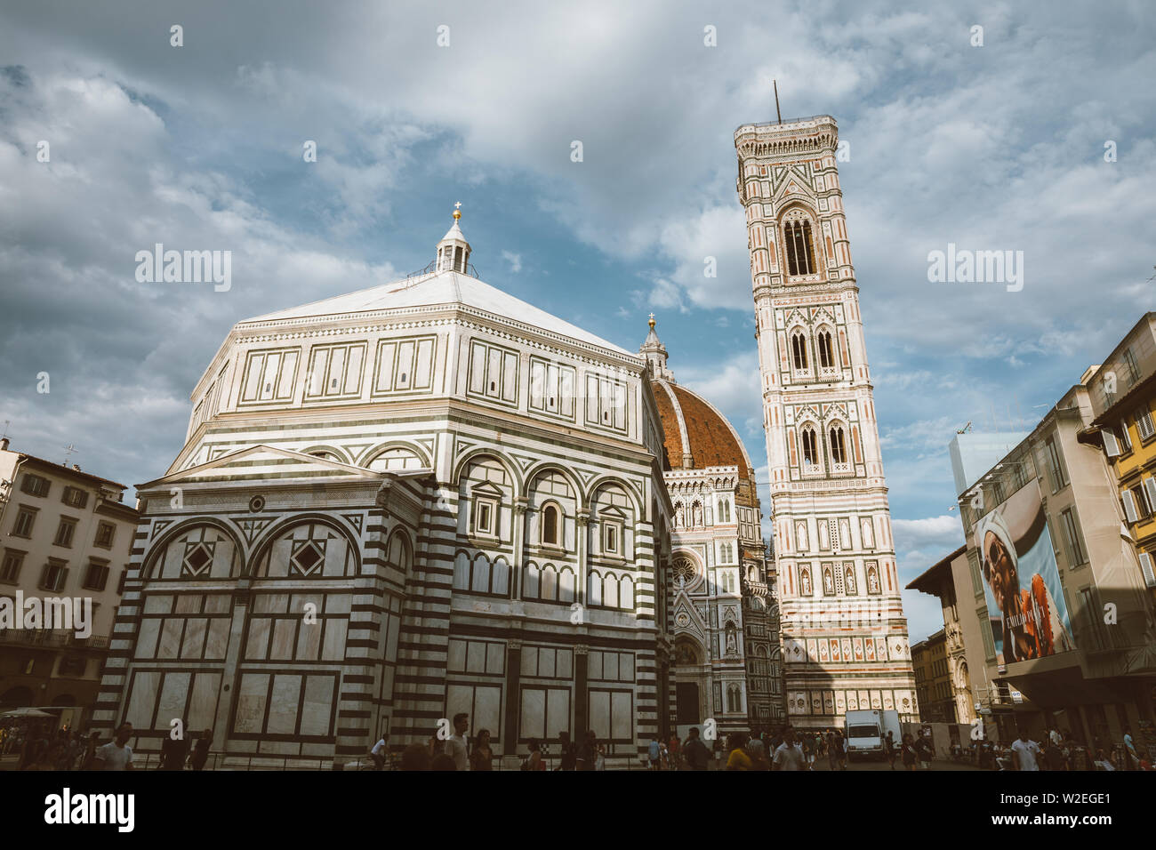Florence, Italie - 24 juin 2018 : vue panoramique du complexe Duomo : Baptistère de Saint-Jean, Cattedrale di Santa Maria del Fiore et le campanile de Giotto Banque D'Images