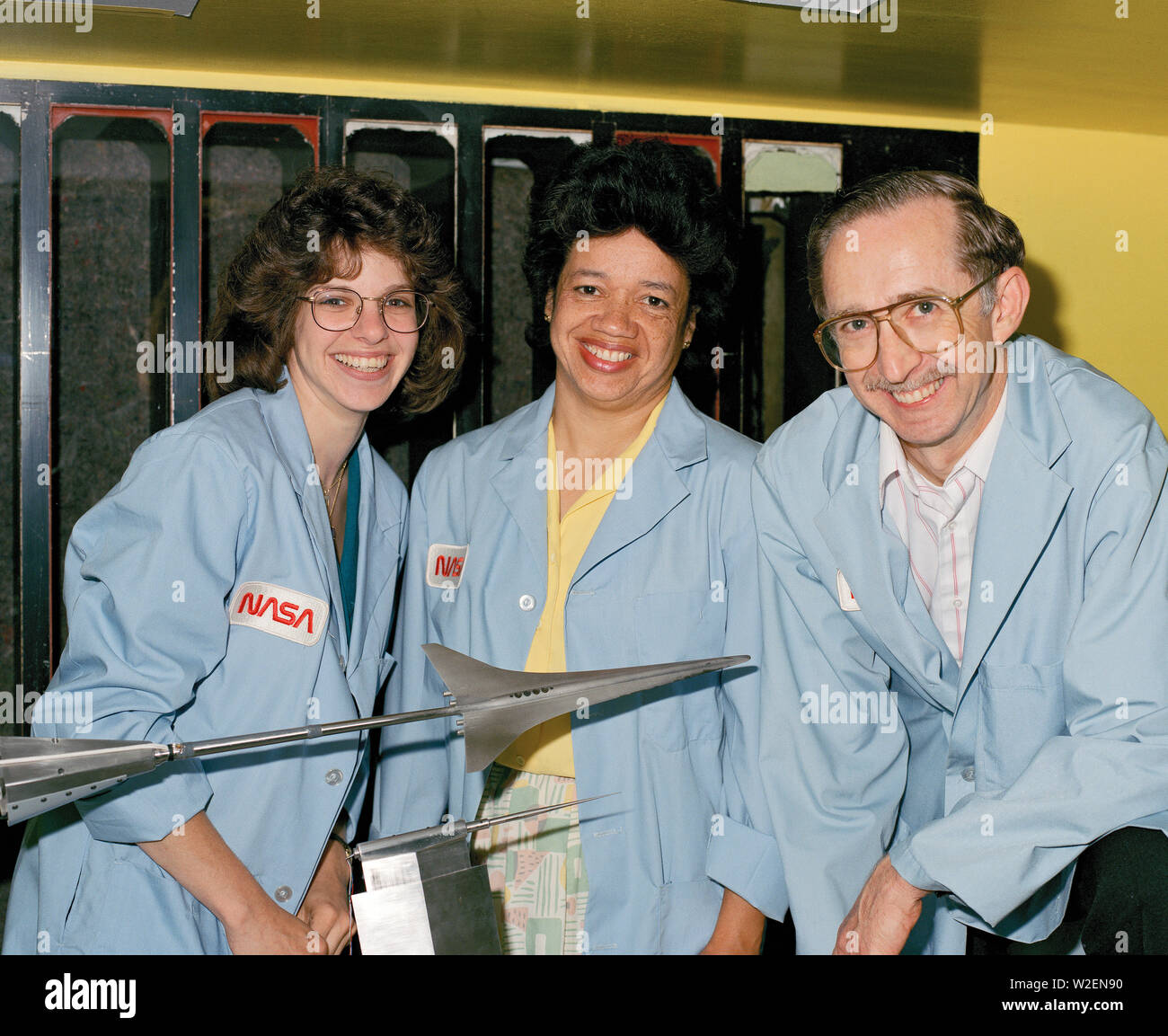 Le personnel de la NASA Dr. Darden, Matthew Overhold, Kathy Needleman, Robert Mack. Banque D'Images