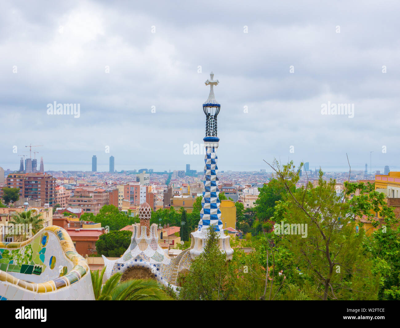 Barcelone, Espagne. Mai 2019. Architecture colorée par Antonio Gaudi. Parc Guell est le parc le plus important de Barcelone. Espagne Banque D'Images