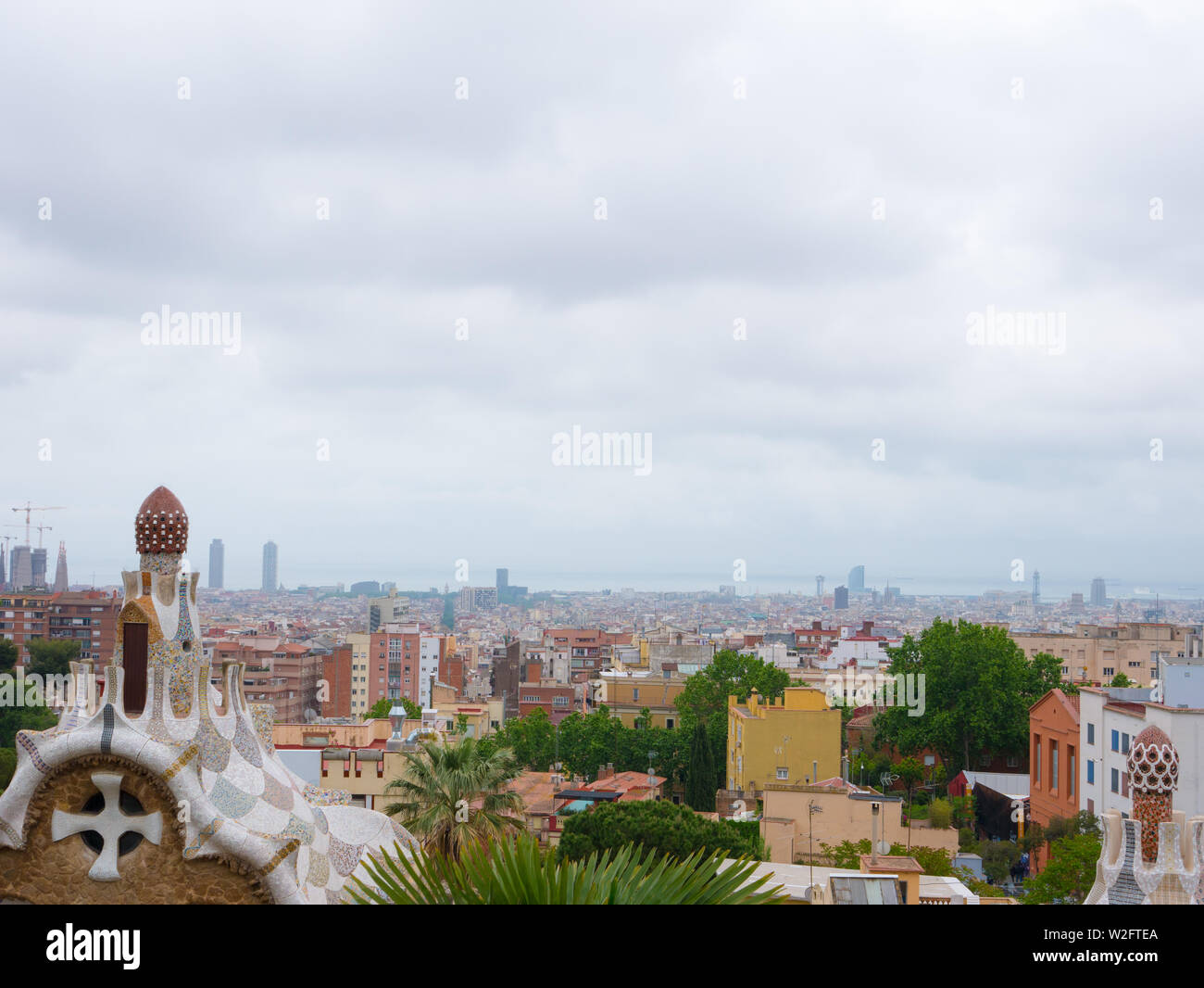 Barcelone, Espagne. Mai 2019. Architecture colorée par Antonio Gaudi. Parc Guell est le parc le plus important de Barcelone. Espagne Banque D'Images