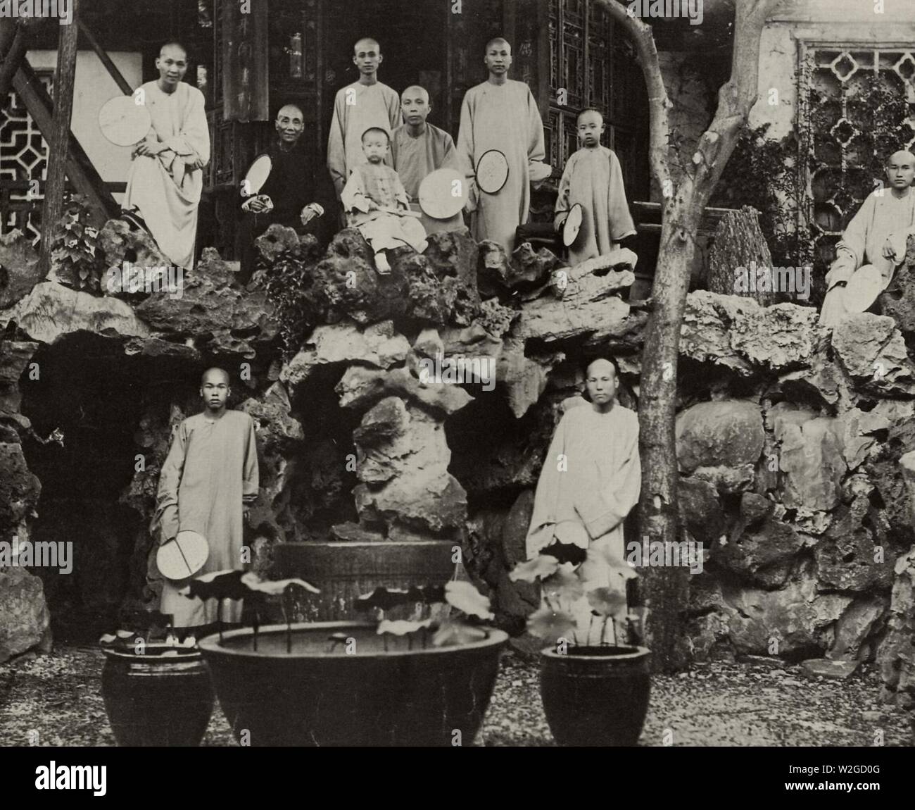 Chinesischer Photographie um 1865 - Mönche dans einsamer Grotte, Pékin Banque D'Images