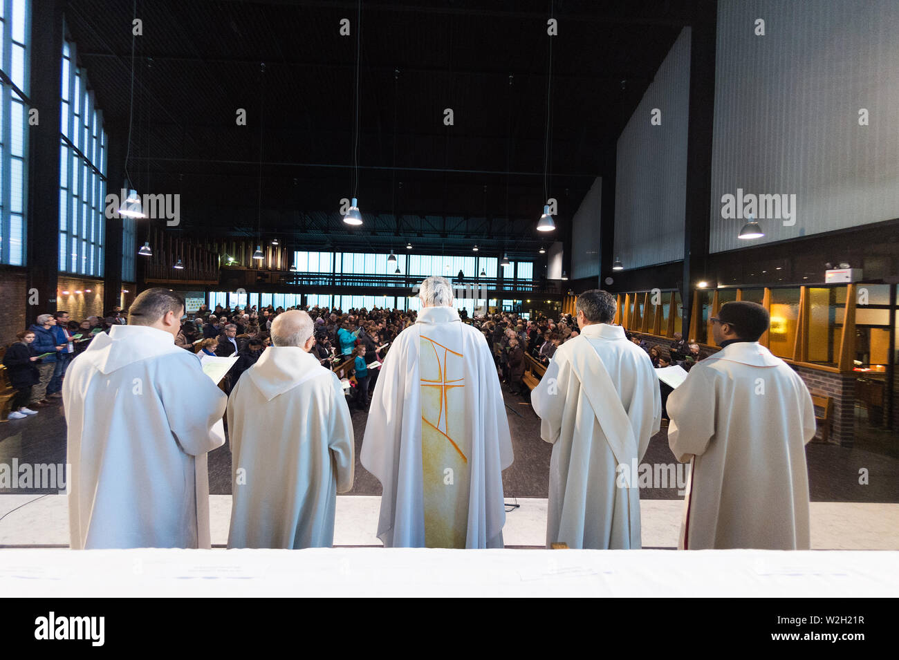 Jeudi Saint célébration dans une église catholique, Paris, France. Banque D'Images