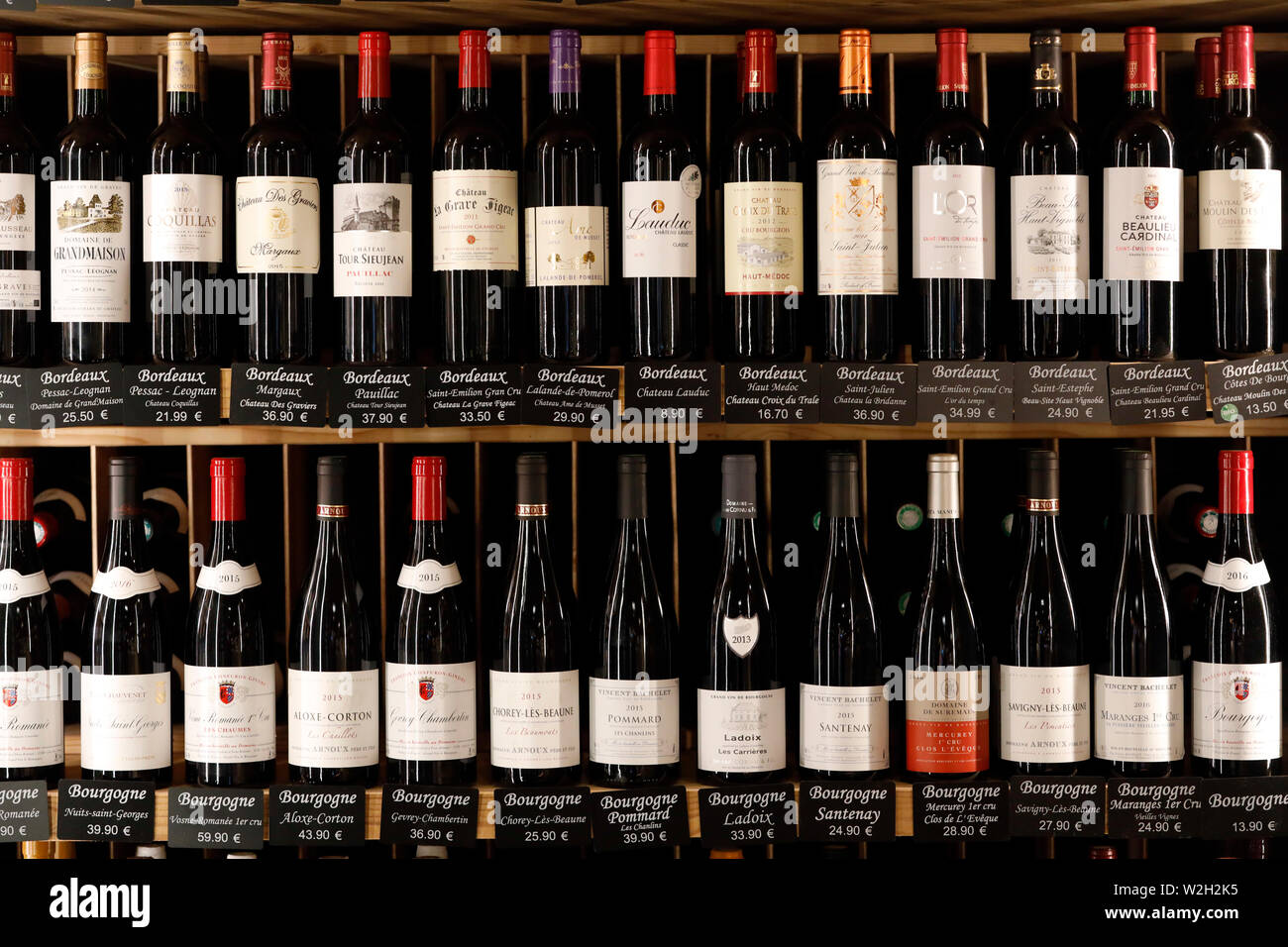 Sélection de vin rouge français en vente. La France. Banque D'Images