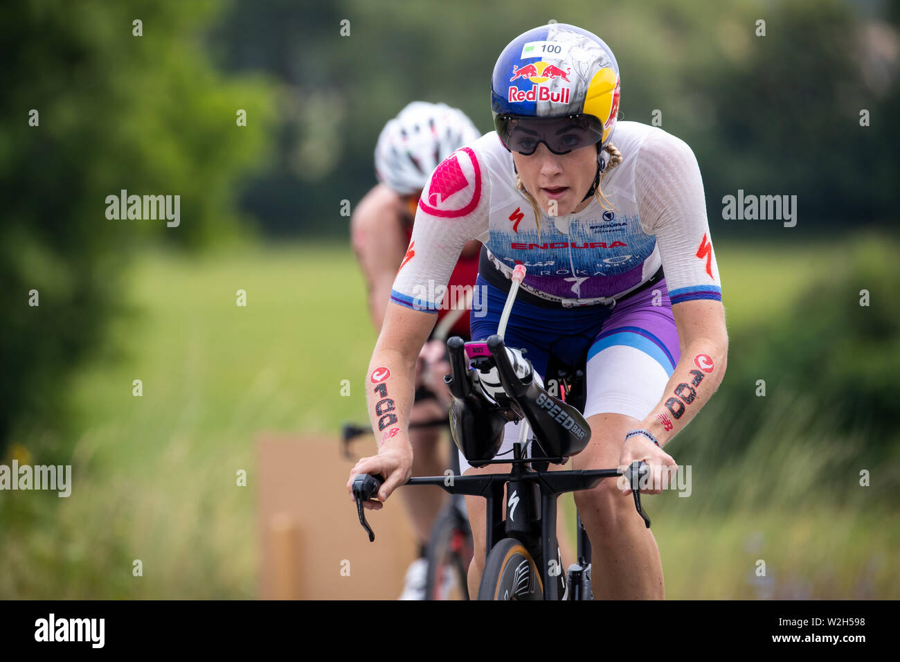 Weinsfeld, Allemagne. 07Th Juillet, 2019. Charles-Barclay Lucy, triathlète de Grande-Bretagne, les balades à vélo au cours de l'étape de la Datev Challenge Roth. Dans la 18e édition du triathlon, les participants doivent nager 3,8 km, vélo 180 km et courir 42 kilomètres. crédit : Daniel Karmann/dpa/Alamy Live News Banque D'Images