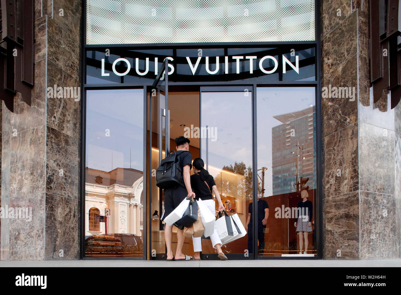 Le Louis Vuitton Label Boutique dans la rue Dong Khoi dans le District 1. Ho Chi Minh ville. Le Vietnam. Banque D'Images