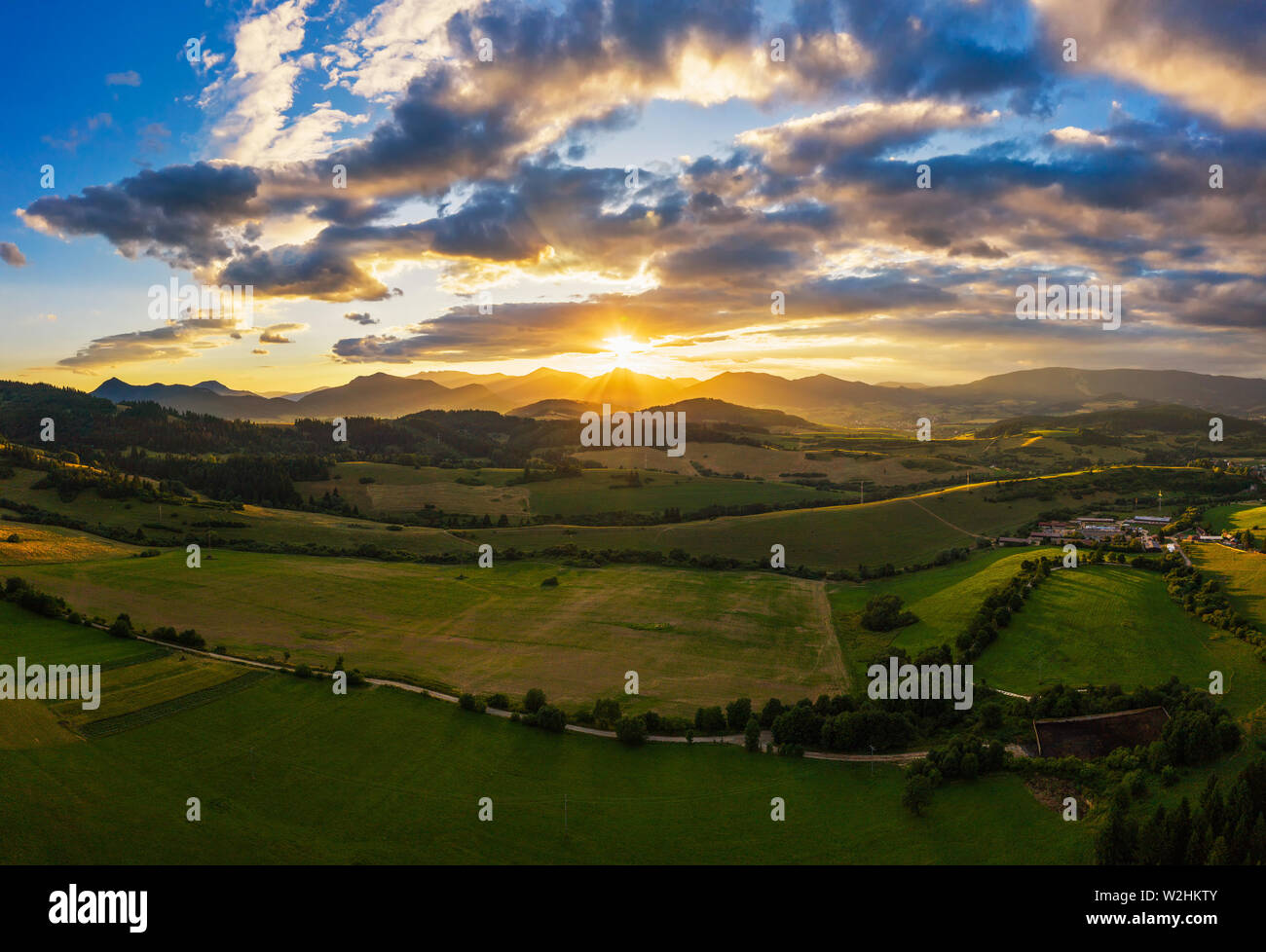 Coucher du soleil au-dessus de Grande Fatra Mountain en Slovaquie Banque D'Images