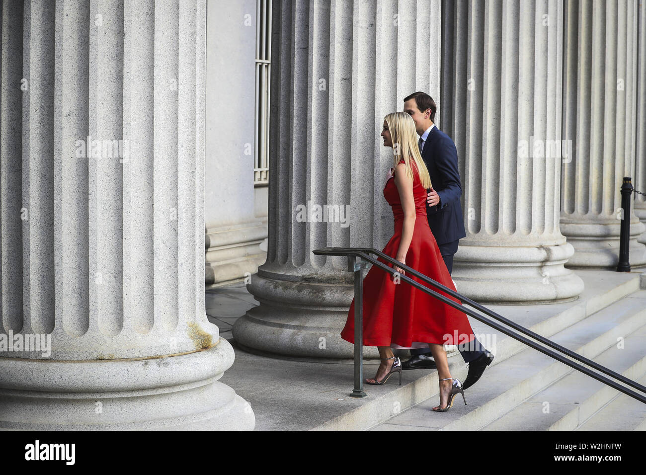 8 juillet 2019 - Washington, District of Columbia, États-Unis - première fille et conseiller du président Ivanka Trump et conseiller principal du président Jared Kushner à pied dans le département du Trésor pour un dîner offert par le Secrétaire au Trésor, en l'honneur de l'Émir de l'État du Qatar le 8 juillet 2019 à Washington, DC. .Credit : Oliver Contreras / Piscine via CNP (crédit Image : © Oliver Contreras/CNP via Zuma sur le fil) Banque D'Images