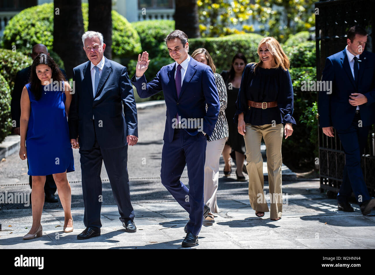 Athènes, Grèce. 09 juillet, 2019. Kyriakos Mitsotakis avant (r), président du parti conservateur Nea Dimokratia (ND) et nouvellement élu premier ministre et vice-premier ministre Panagiotis PIKRAMMENOS avant (M) viennent de jurer dans le nouveau gouvernement grec. Angelos Tzortzinis : Crédit/dpa/Alamy Live News Banque D'Images