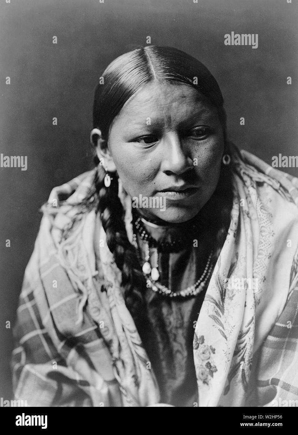 Edward S. Curtis indiens des États-Unis - Portrait d'une jeune femme indienne Cheyenne ca. 1910 Banque D'Images