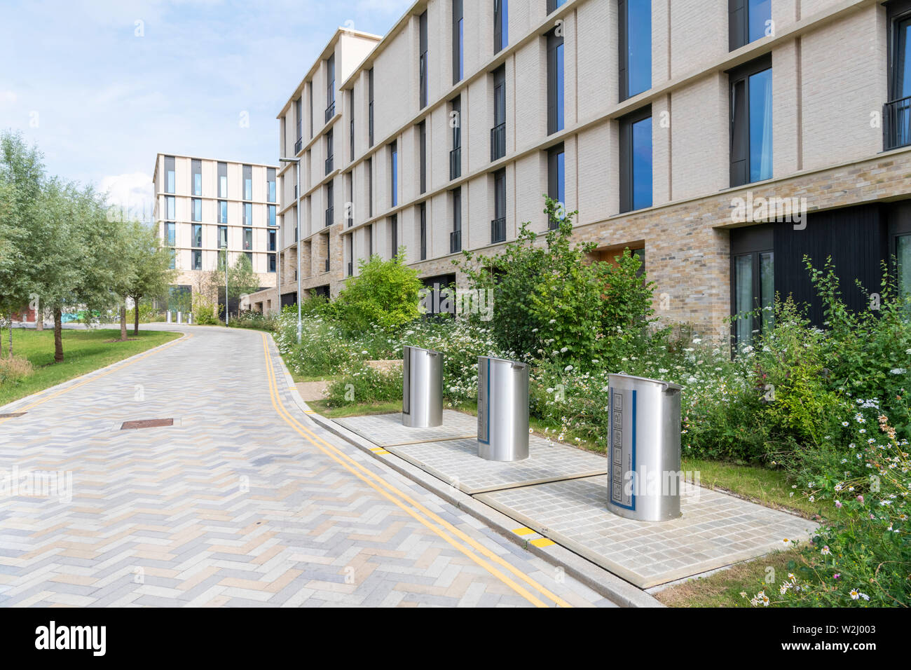 Maisons et espaces ouverts de sentiers à Eddington Cambridge UK un nouveau développement ou de district dans le nord-ouest de Cambridge City Banque D'Images