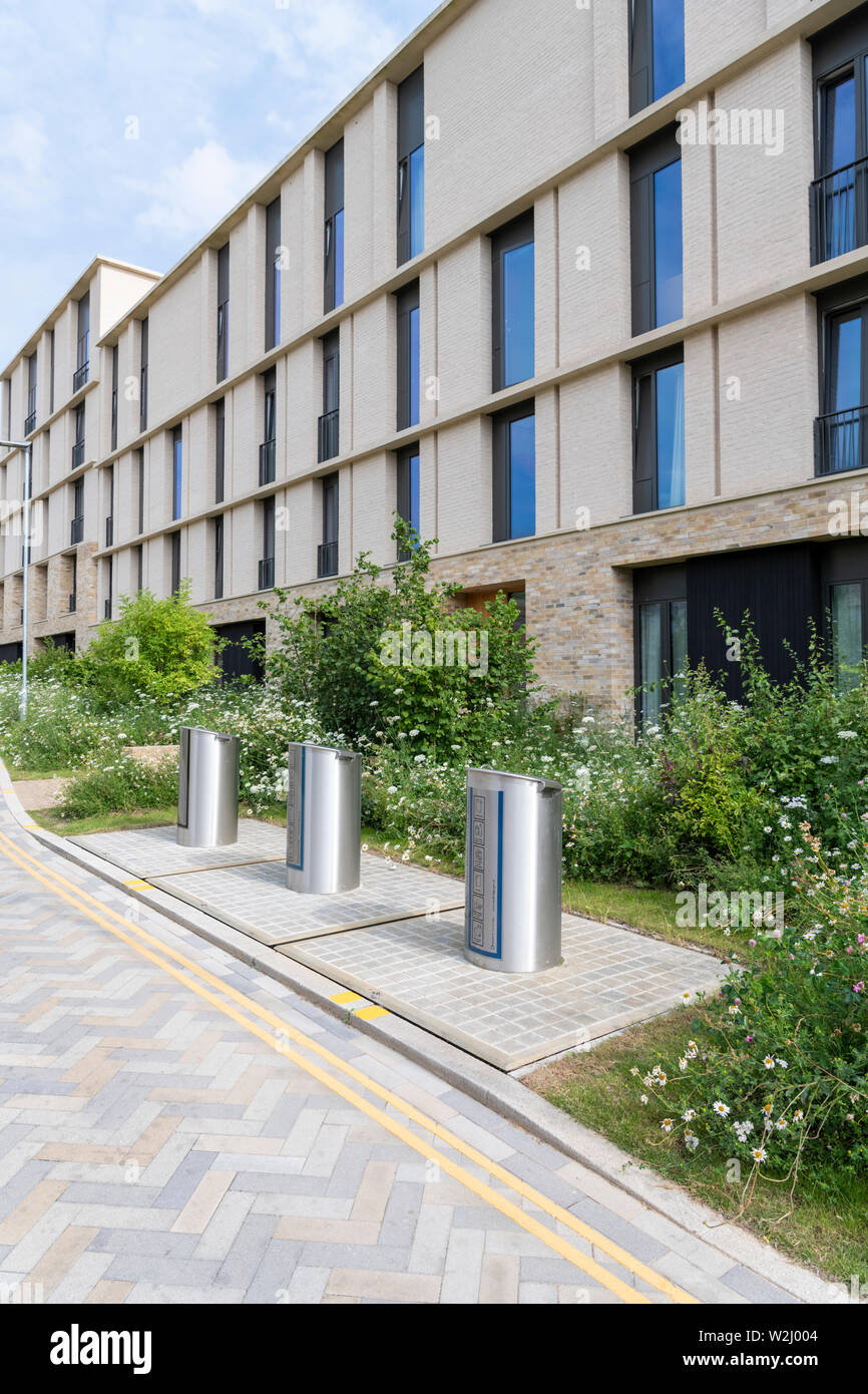 Maisons et espaces ouverts de sentiers à Eddington Cambridge UK un nouveau développement ou de district dans le nord-ouest de Cambridge City Banque D'Images