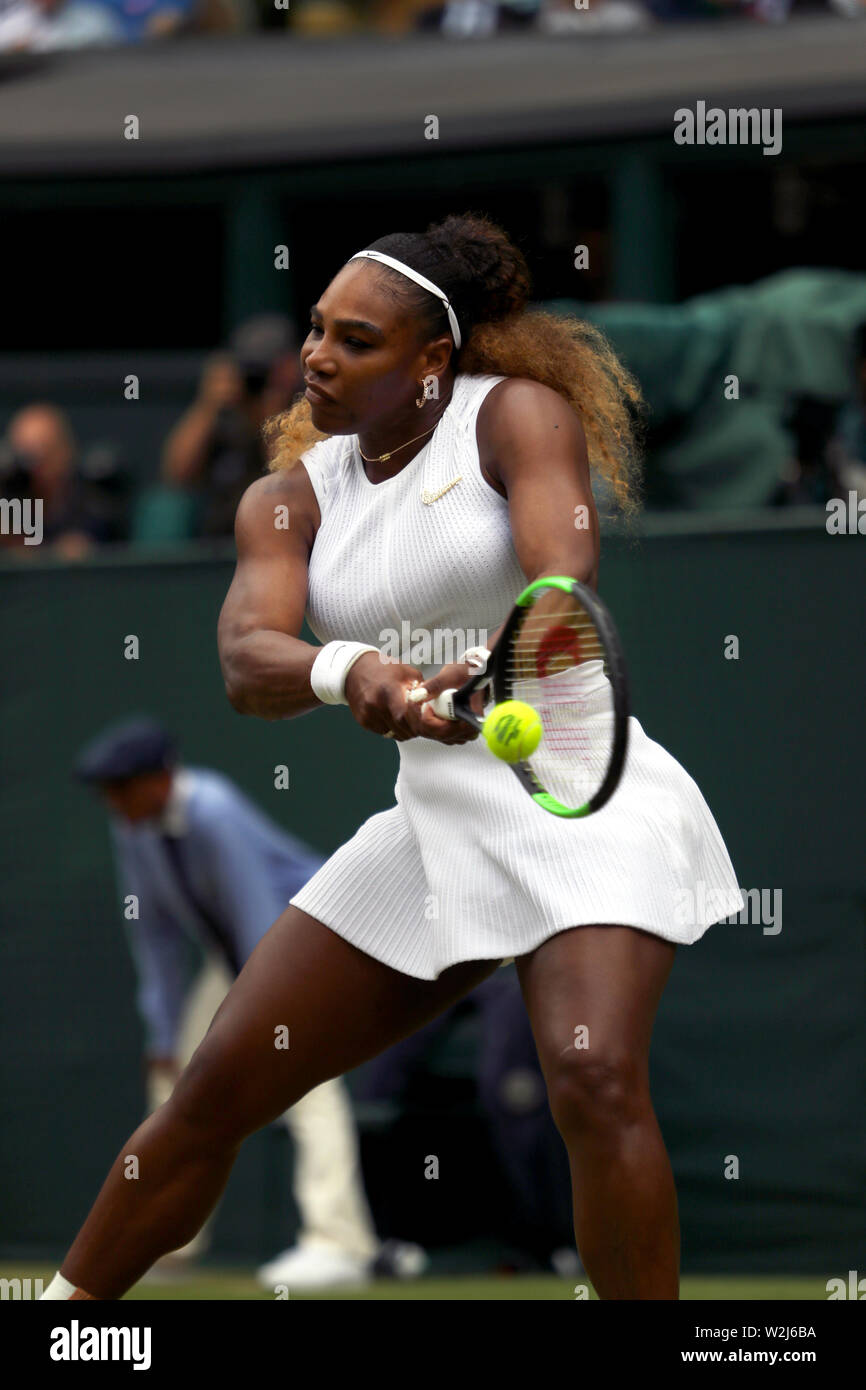 Wimbledon, Royaume-Uni. 09 juillet 2019. Serena Williams en action au cours de ses concitoyens contre match quart-Américaine Alison Riske à Wimbledon aujourd'hui, Crédit : Adam Stoltman/Alamy Live News Banque D'Images