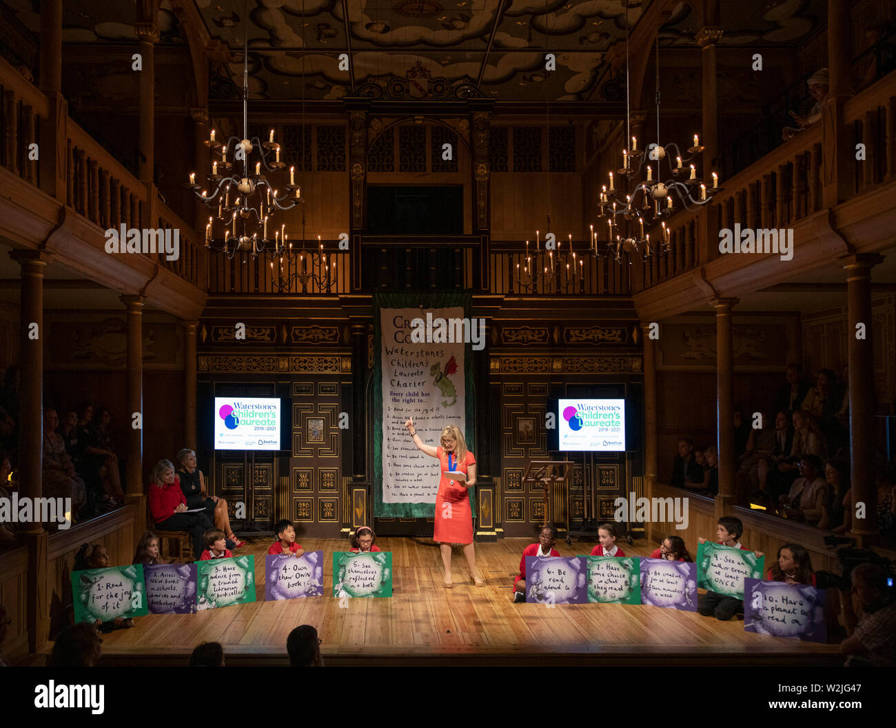 Sam Wanamaker Playhouse, Shakespeare's Globe, Bankside, Londres, Royaume-Uni. 9 juillet 2019. La nouvelle aire de Waterstones Nobel pour 2019-2021 est Cressida Cowell (photo), en donnant son discours d'acceptation. Décerné tous les deux ans à un éminent écrivain de livres pour enfants ou de l'illustrateur d'honorer les réalisations exceptionnelles dans leur domaine, cette année marque le 20e anniversaire de la Children's Laureate. Credit : Malcolm Park/Alamy Live News. Banque D'Images