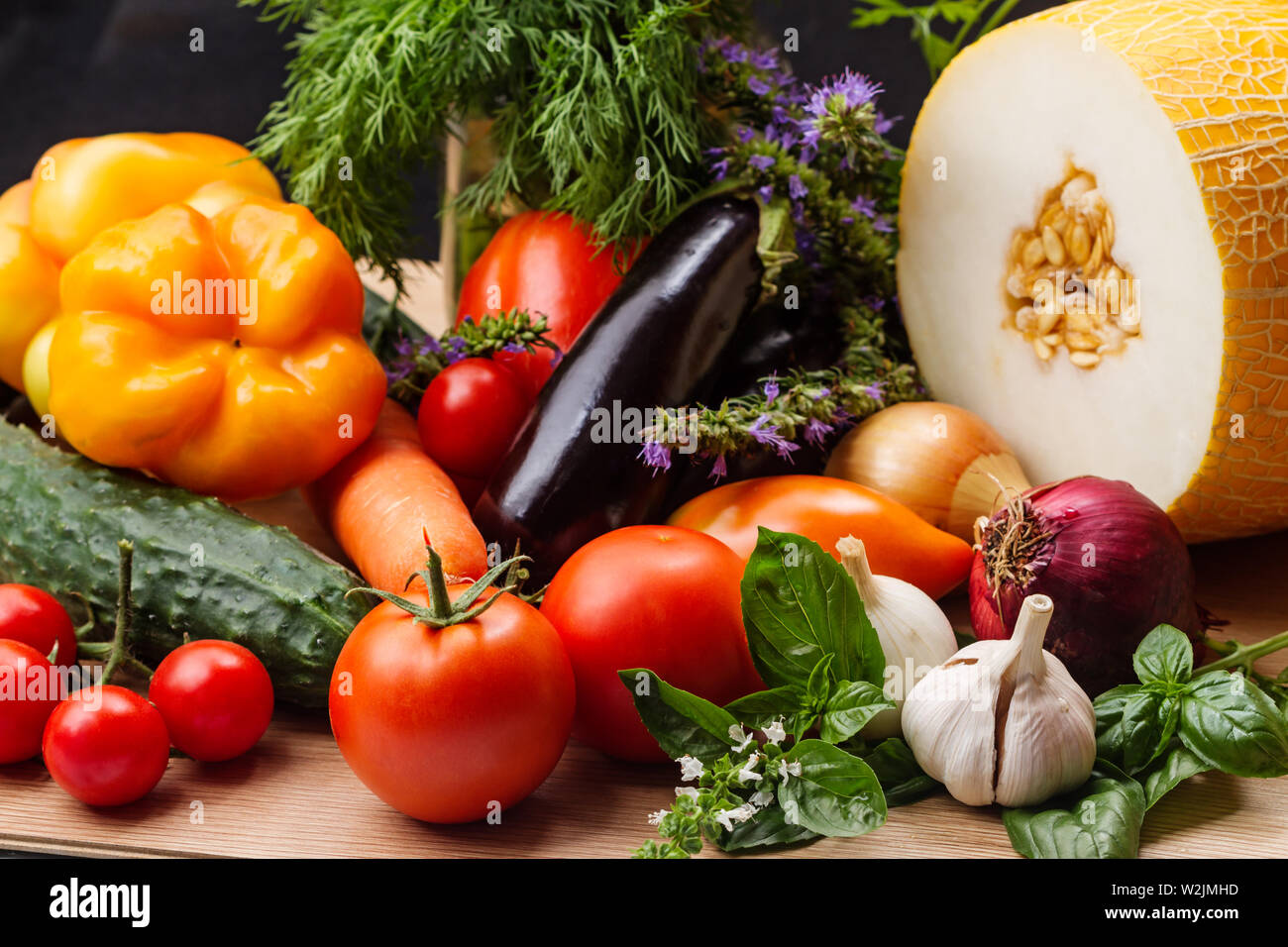 La vie toujours avec des légumes frais et coupez le melon close-up Banque D'Images