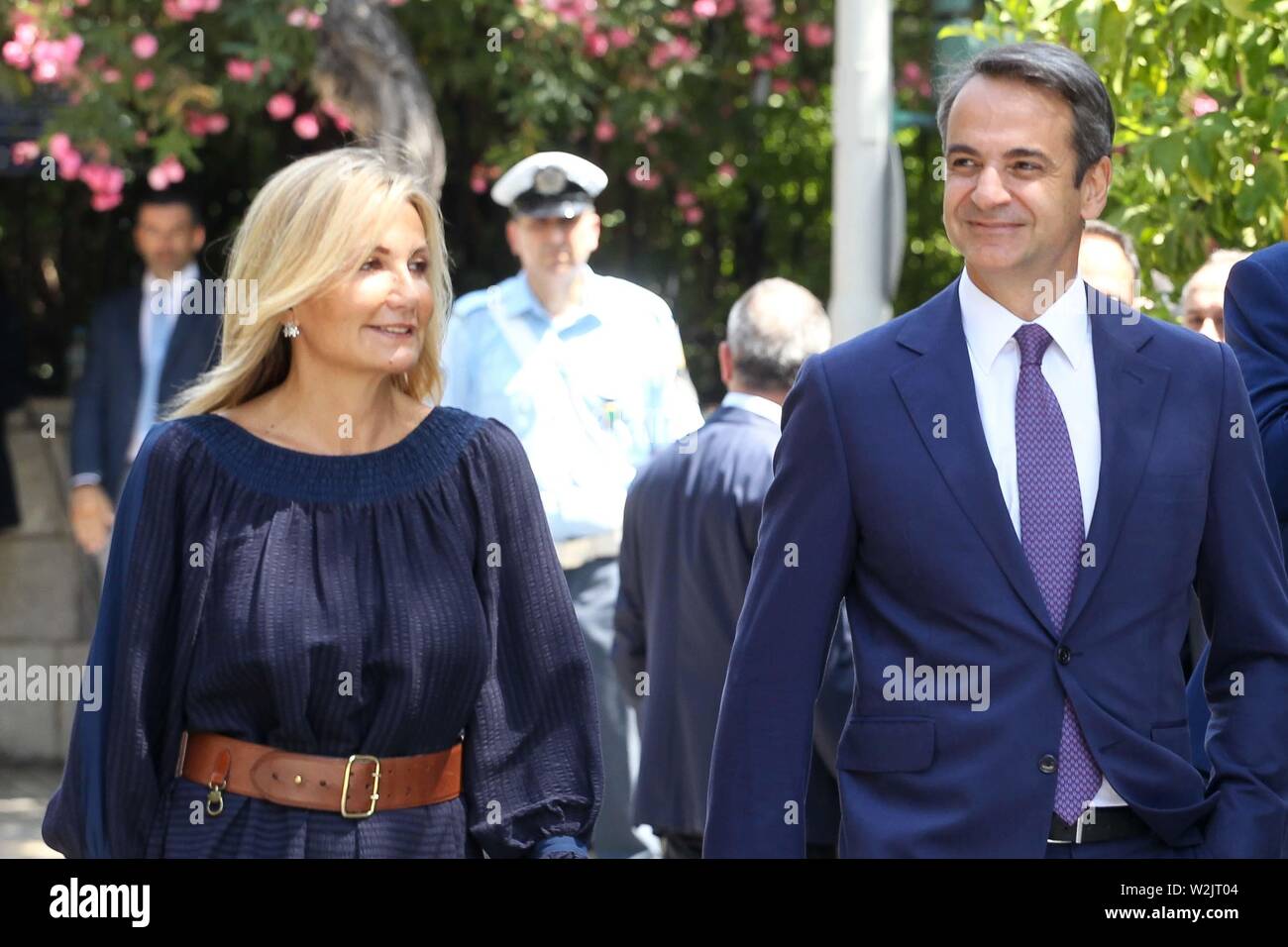 9 juillet 2019 - Athènes, Grèce - Le Premier ministre grec KYRIAKOS MITSOTAKIS avec sa femme arriver à MAREVA Palais présidentiel pour la cérémonie d'assermentation du nouveau cabinet. (Crédit Image : © VafeiadakisZUMA Aristidis Wire) Banque D'Images