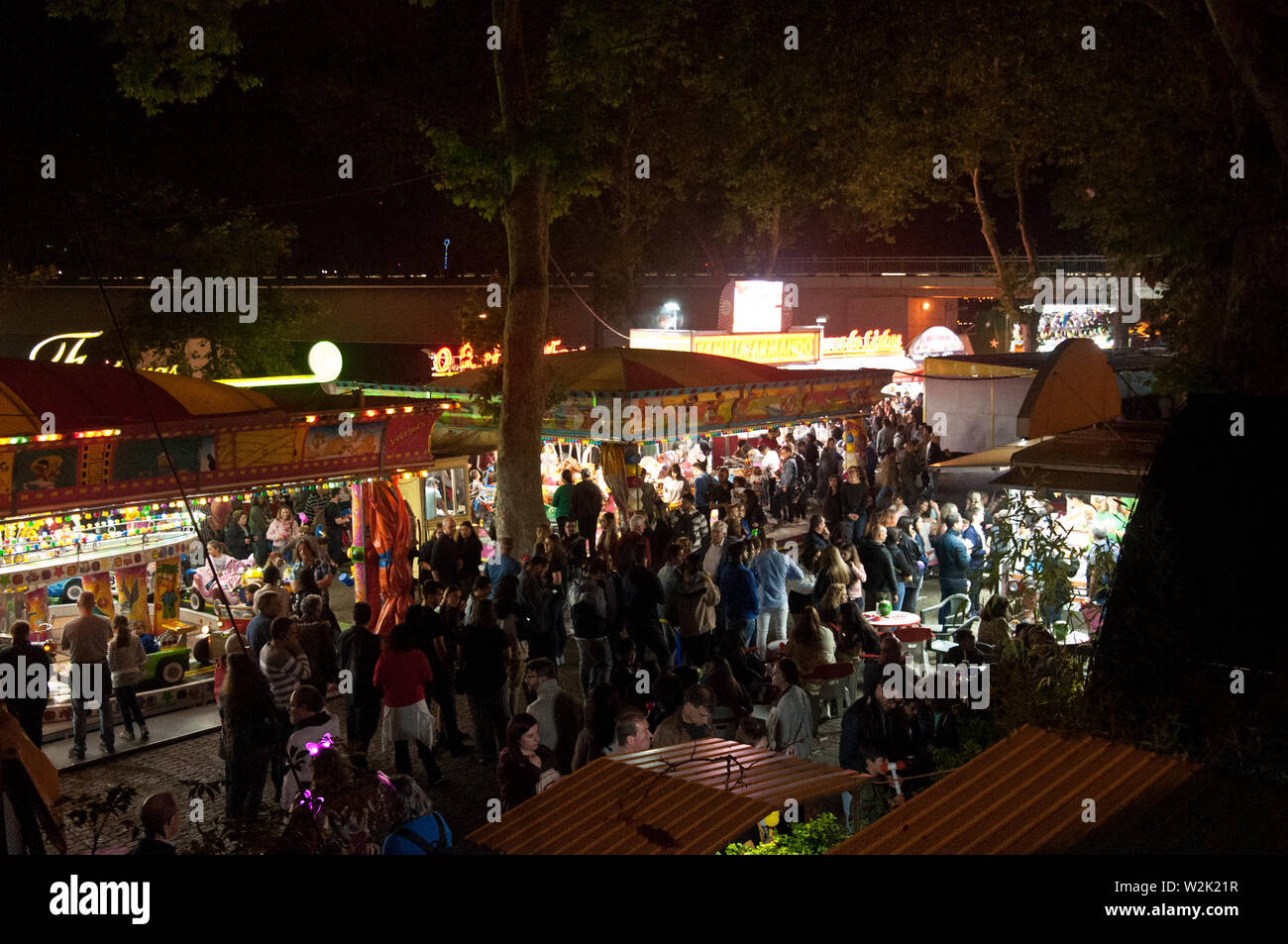 Dans les rues de Porto, Portugal, la célébration de la nuit de la Saint Jean. Banque D'Images