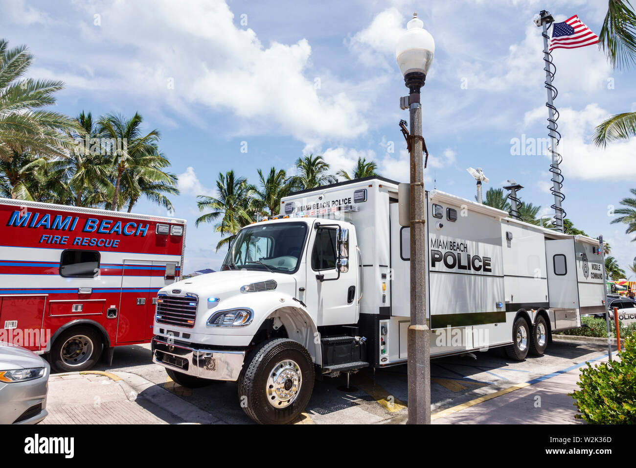 Miami Beach Florida,North Beach,Fire on the Fourth Festival 4 juillet présence policière annuelle,véhicule de commandement mobile,ambulance de secours incendie,FL190704052 Banque D'Images