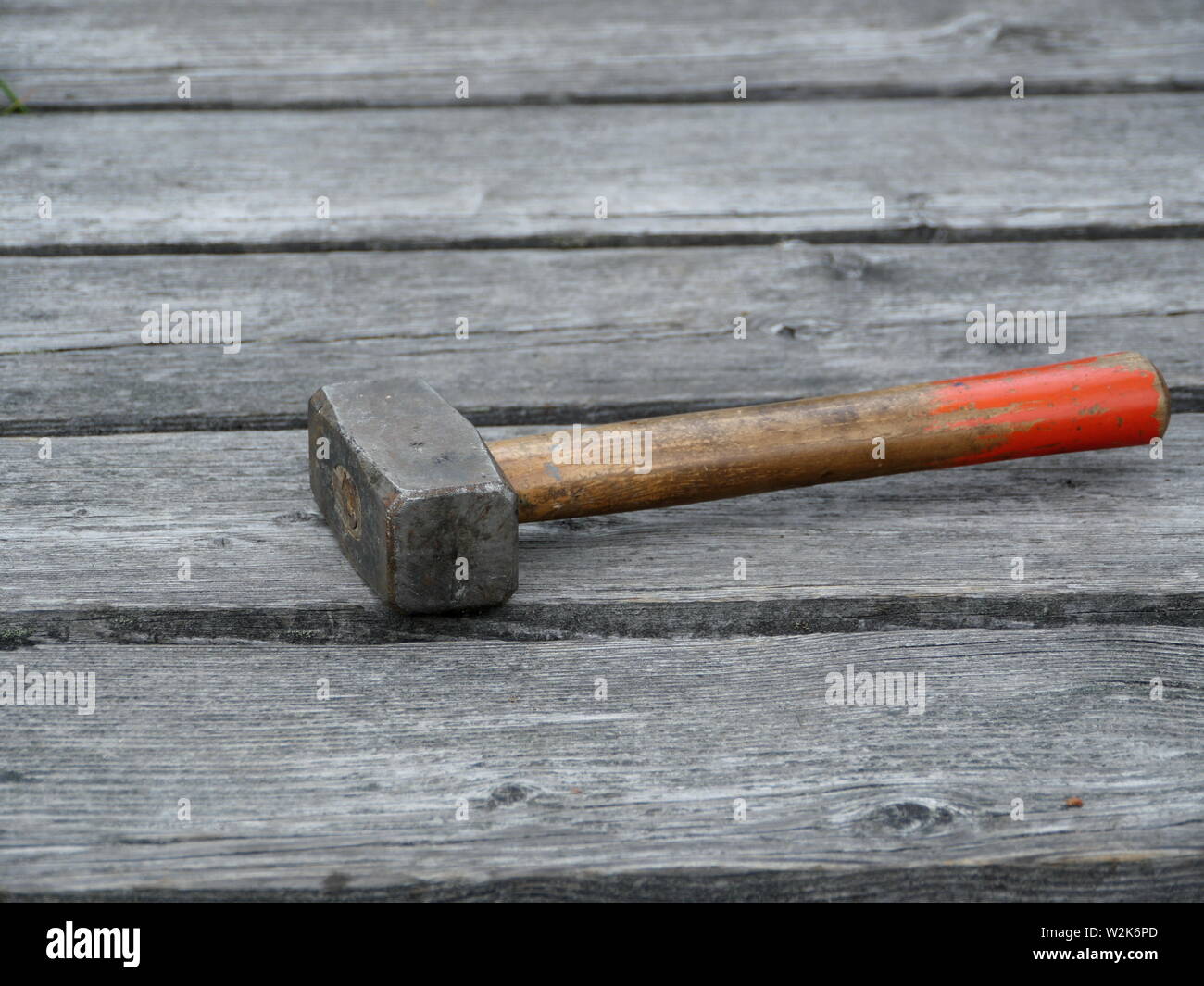 Sledgehammer aux conseils vieux pont près de Banque D'Images