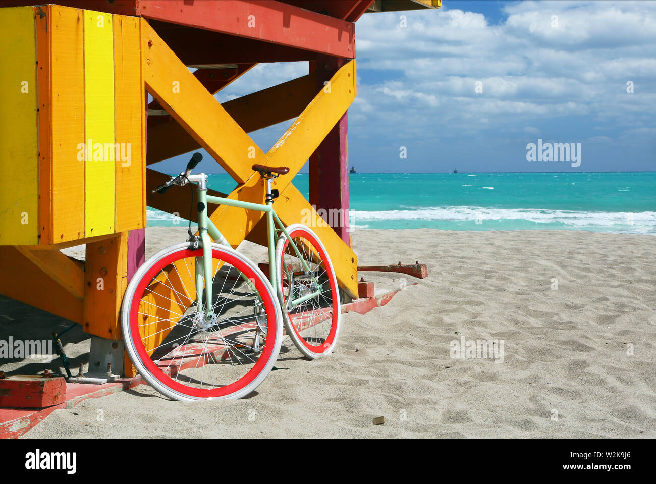 Bike & lifeguard station dans Miami Beach Banque D'Images