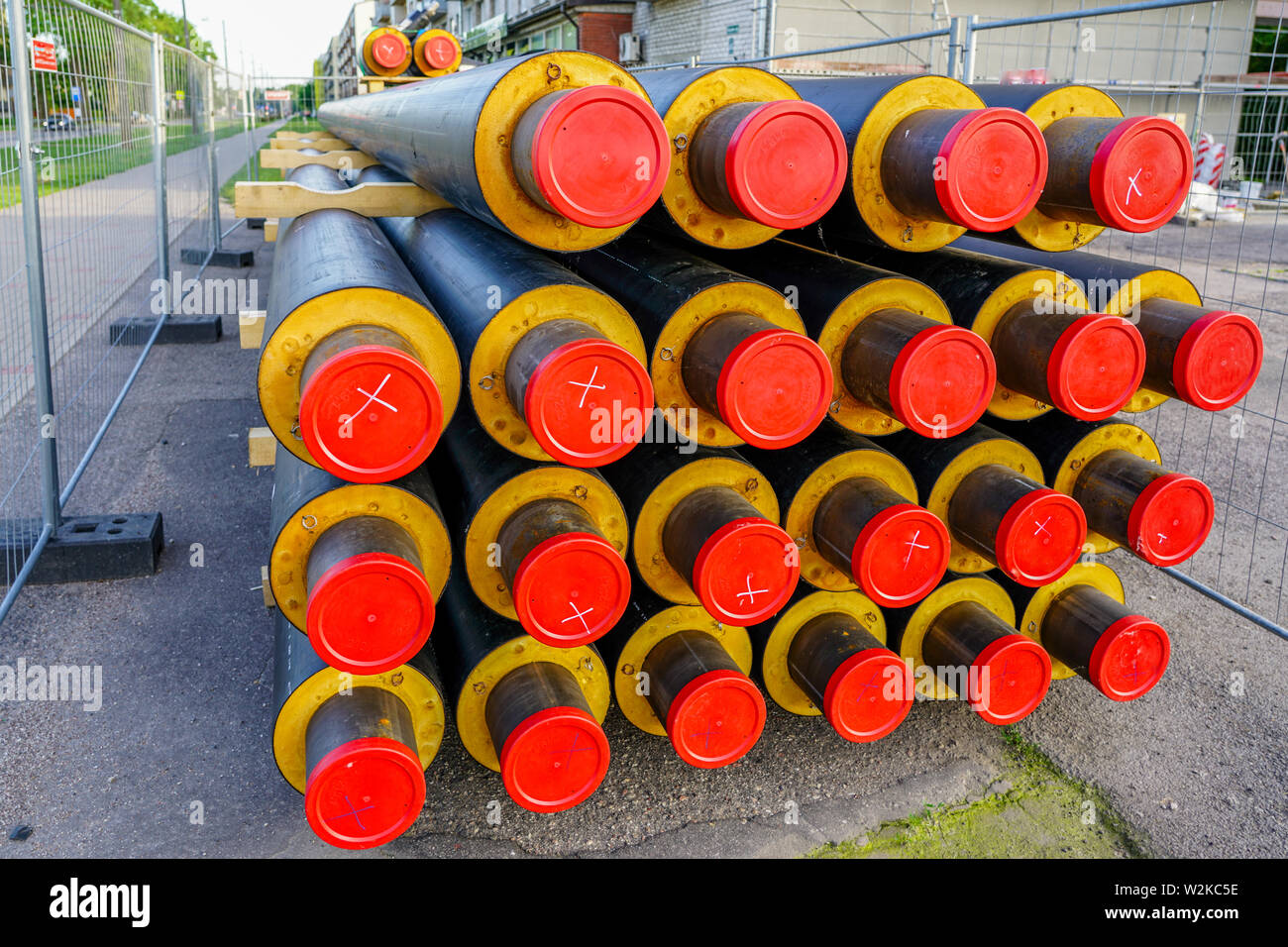 Tuyaux empilés pour le remplacement et la reconstruction du système de chauffage de pipelines Banque D'Images
