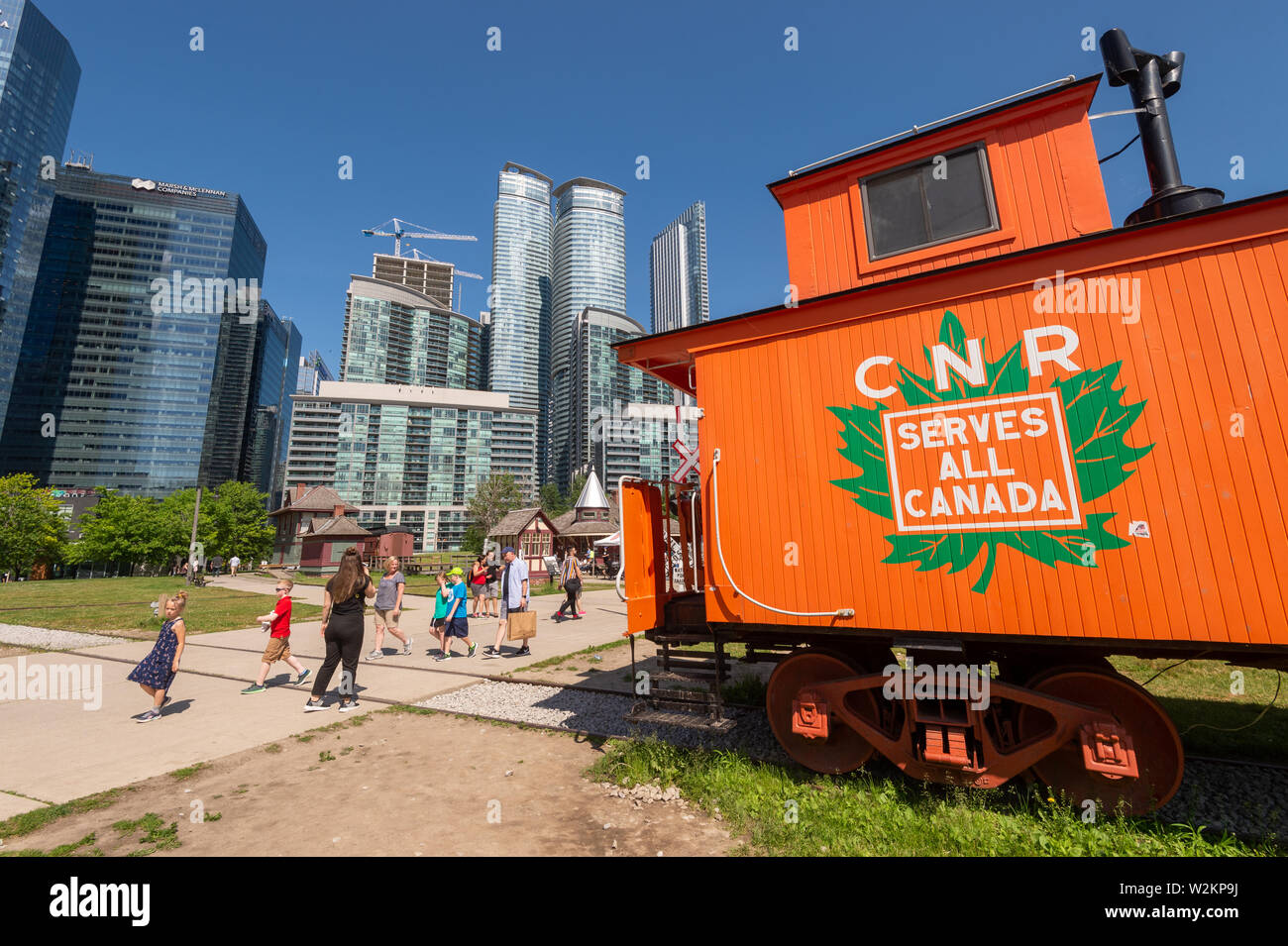 Toronto, Canada - 22 juin 2019 : Les personnes qui désirent visiter le Musée ferroviaire de Toronto Banque D'Images