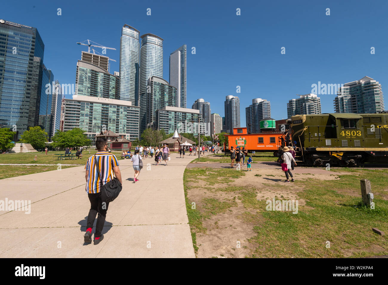 Toronto, Canada - 22 juin 2019 : Les personnes qui désirent visiter le Musée ferroviaire de Toronto Banque D'Images