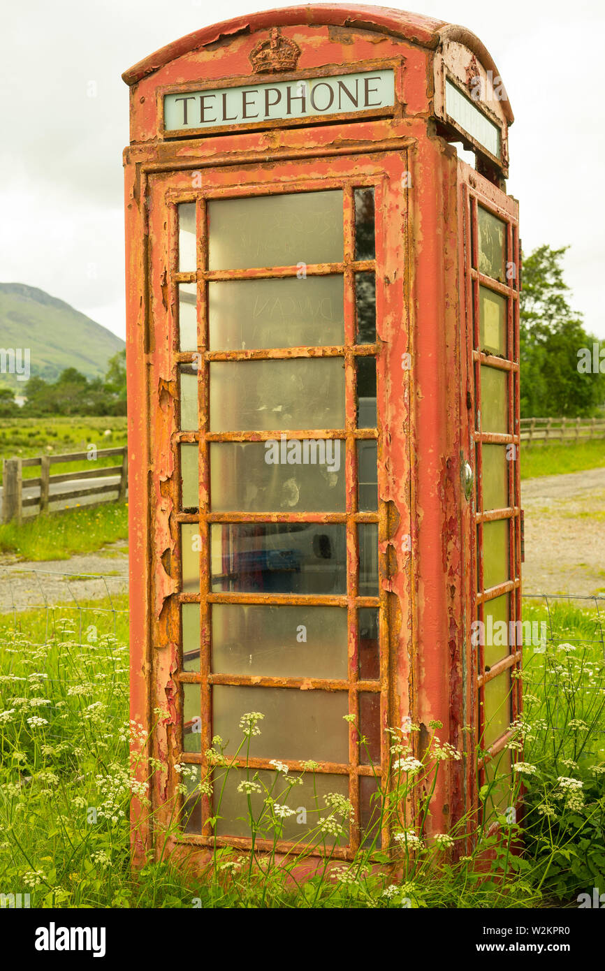 Vieux Rouge désaffectées K6 Téléphone fort à Inverleal Highland, en Écosse. Banque D'Images