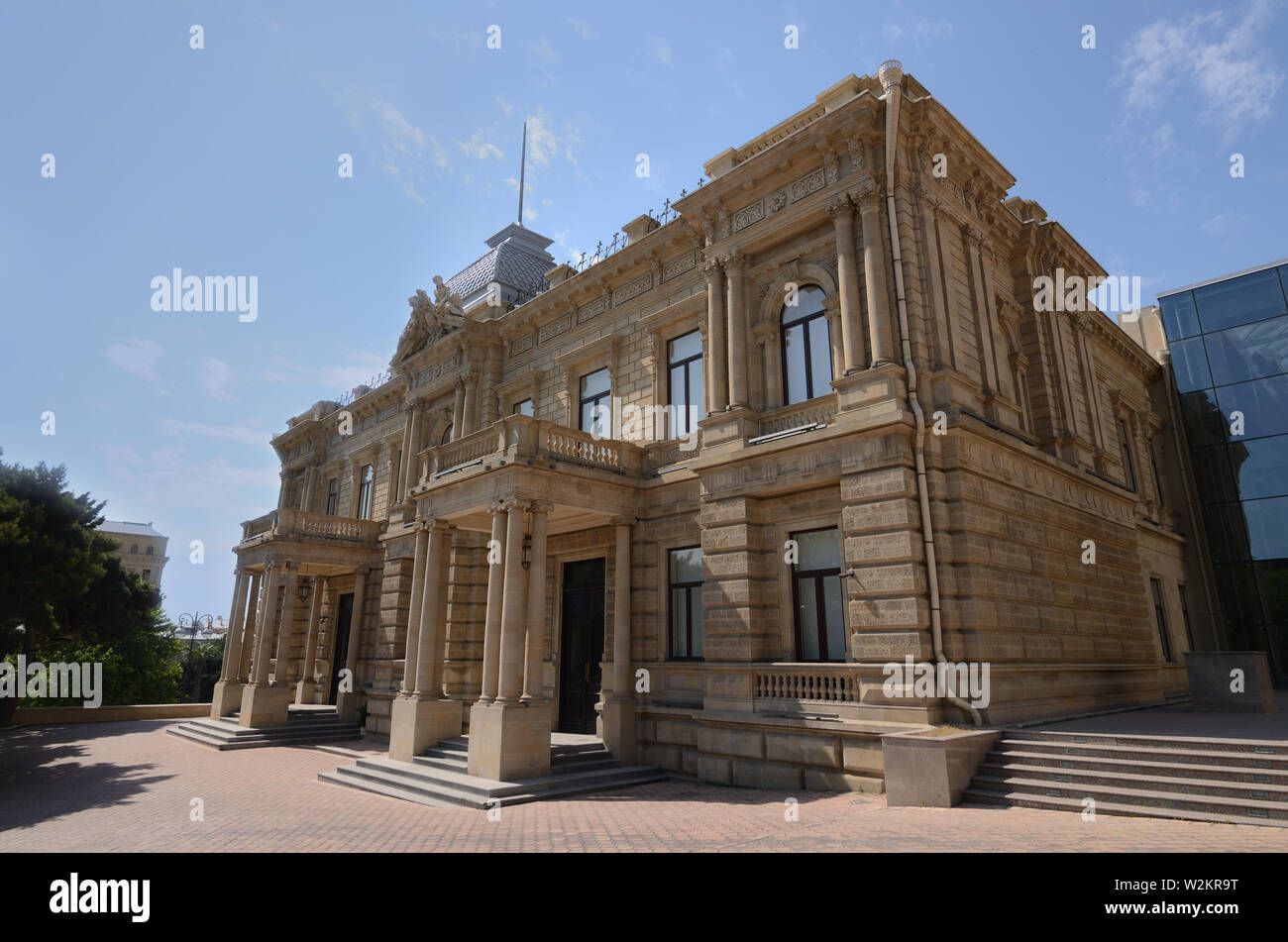 Bâtiment avec décoration gothique dans le parc du musée de Bakou en Azerbaïdjan. Banque D'Images