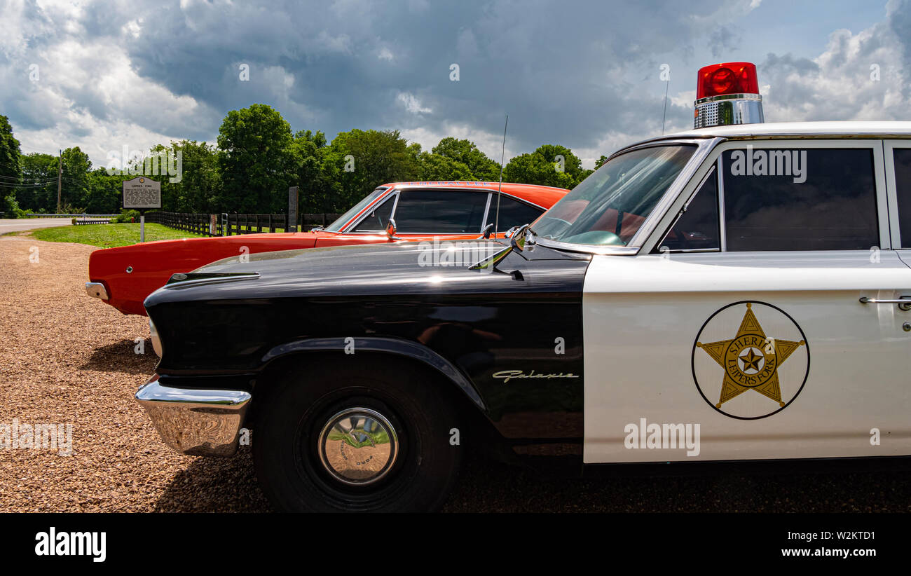 Vieux classique voiture de police à Leipers fork dans le Tennessee - LEIPERS FORK, USA - Le 18 juin 2019 Banque D'Images